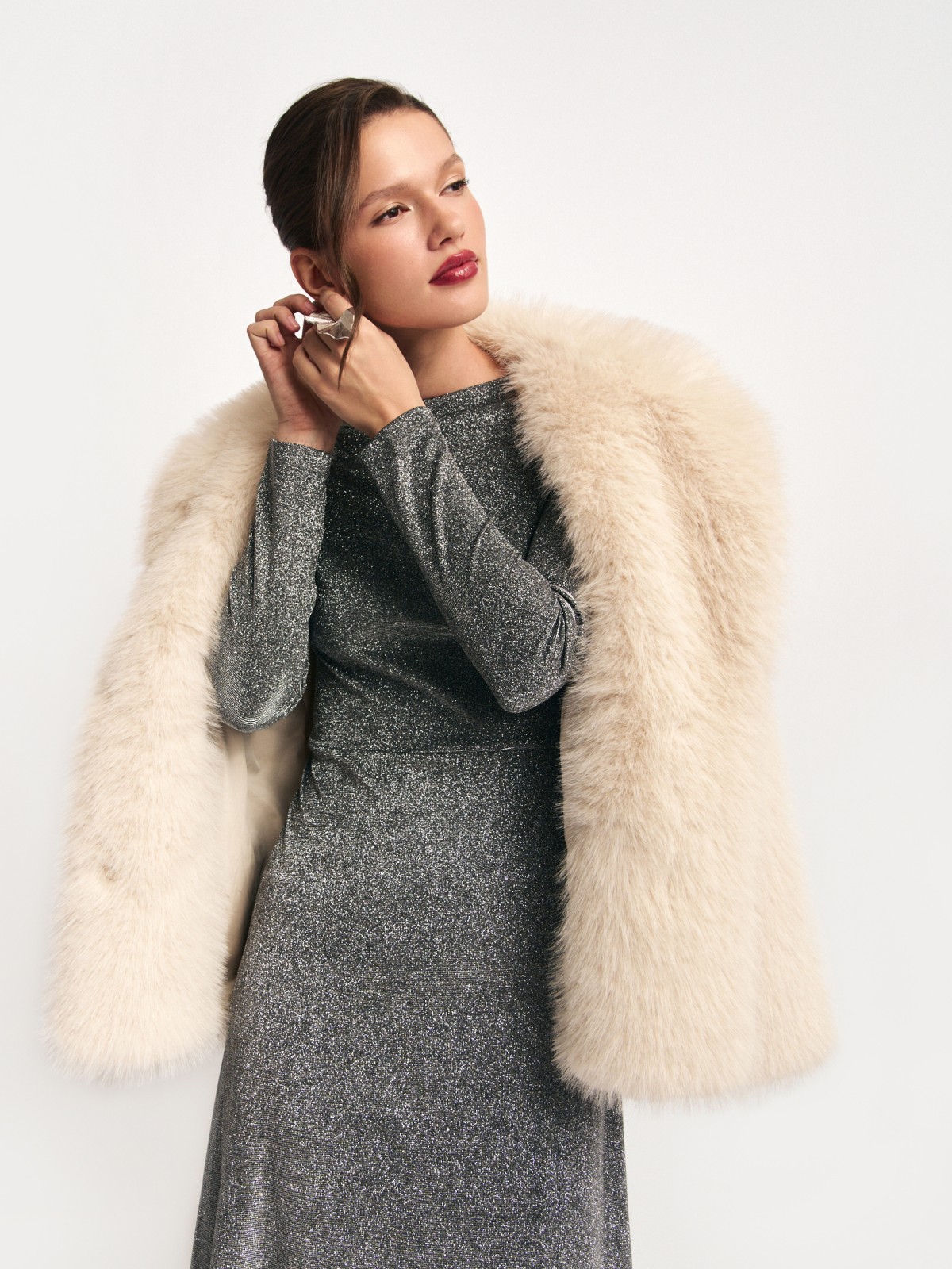 Платье макси с вырезом на спине и люрексом