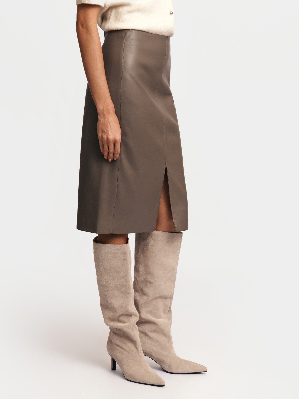 Юбка-карандаш из экокожи с разрезом