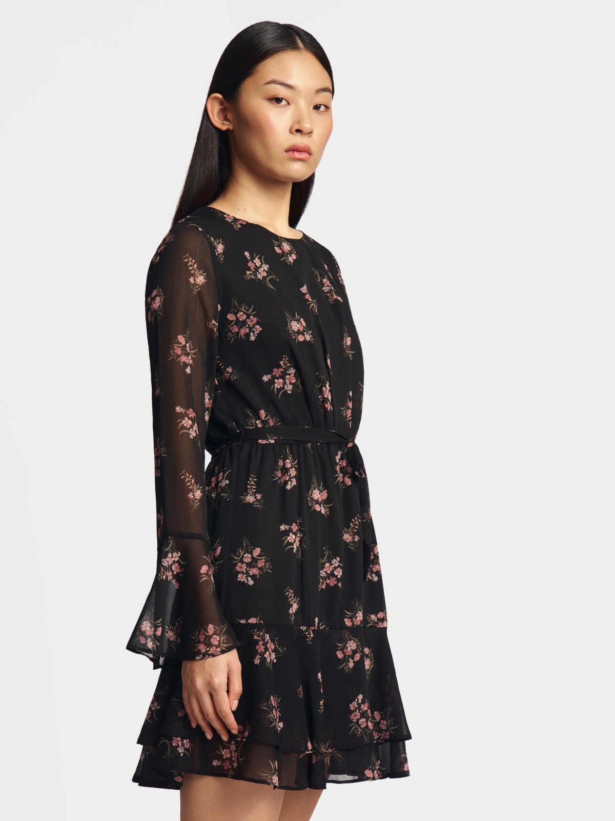 Шифоновое платье мини с ярусным подолом