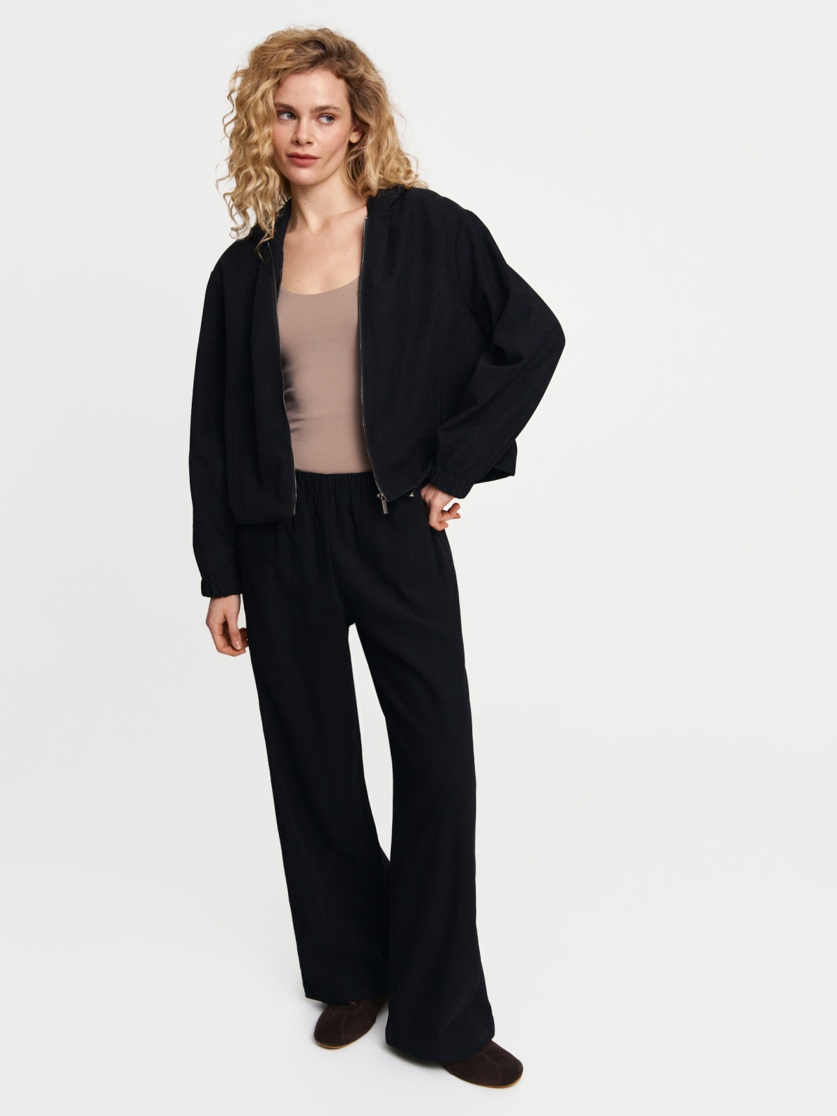 Брюки прямого фасона на резинке