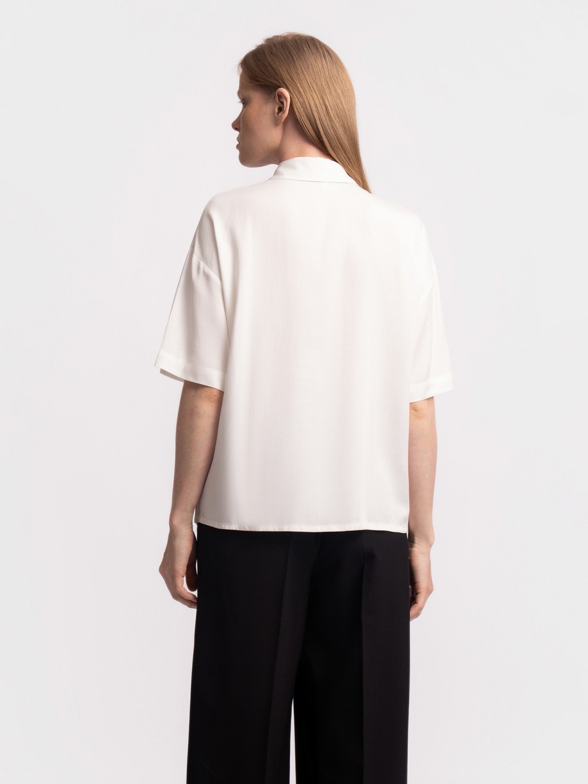 Рубашка из вискозы с коротким рукавом