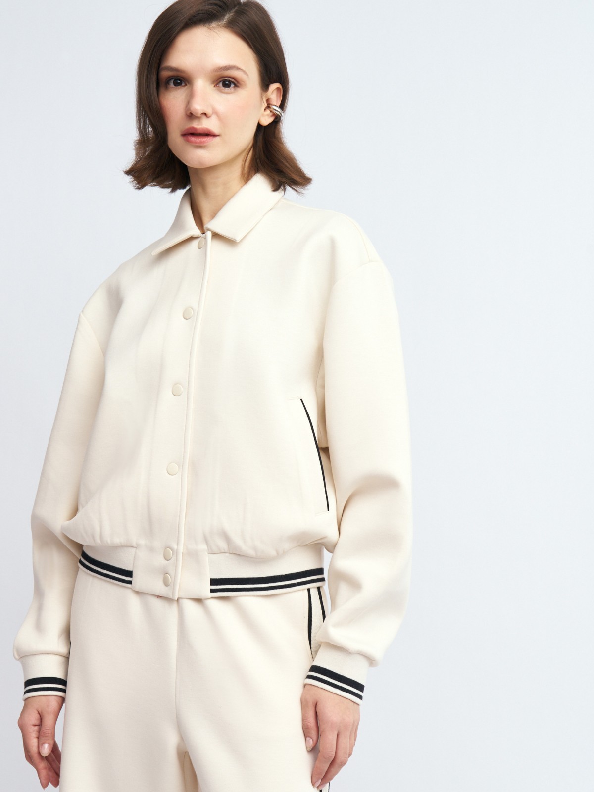 Трикотажный бомбер с воротником