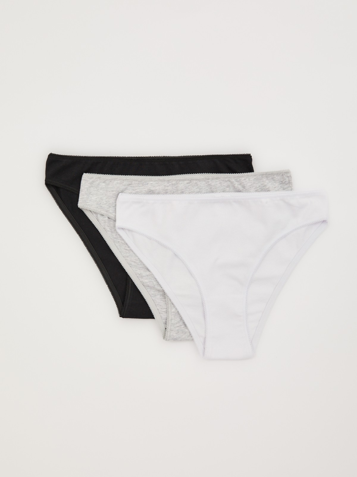 Набор трусов 3 шт в комплекте 899₽