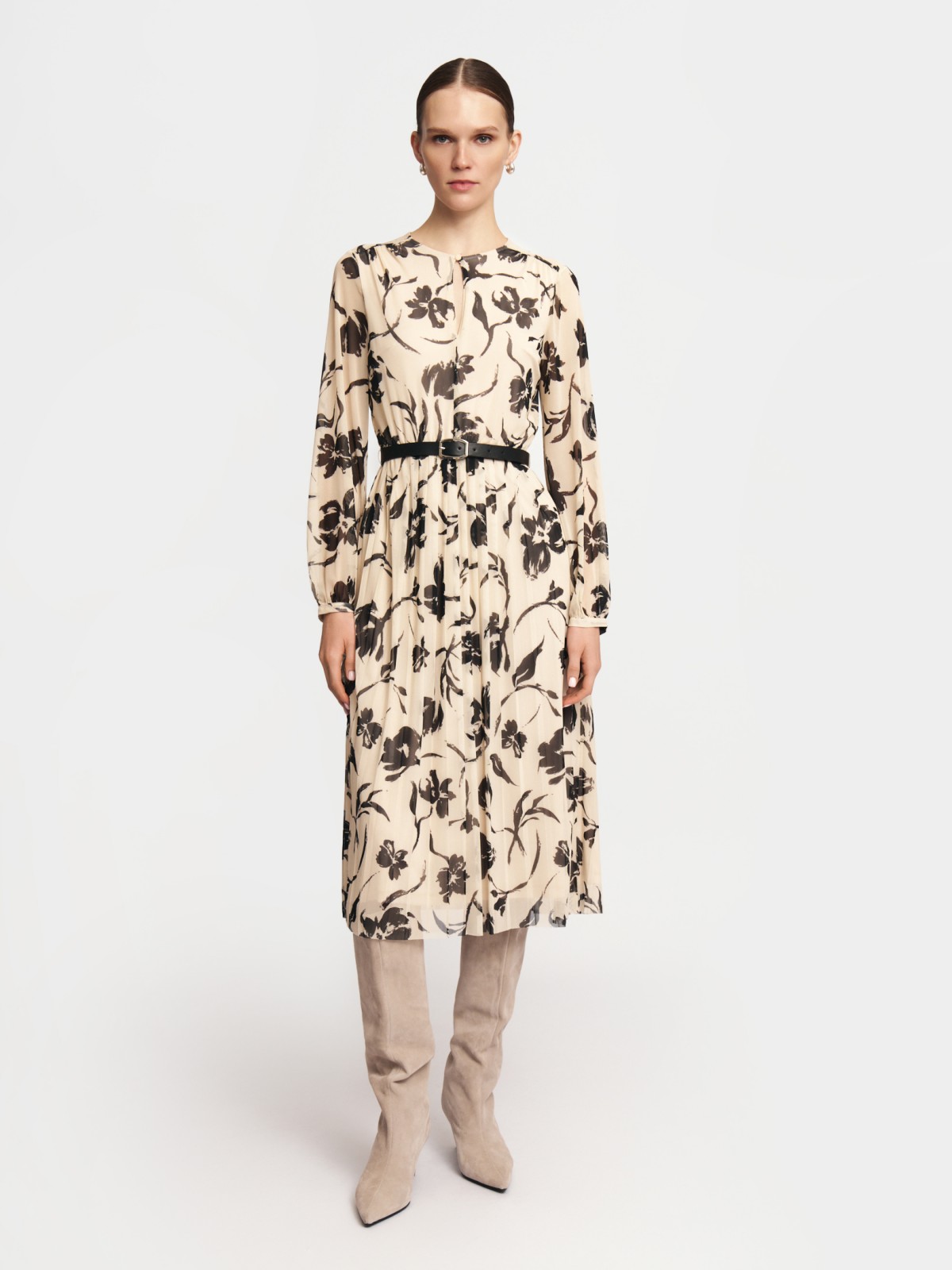 Платье миди с плиссировкой и ремнём