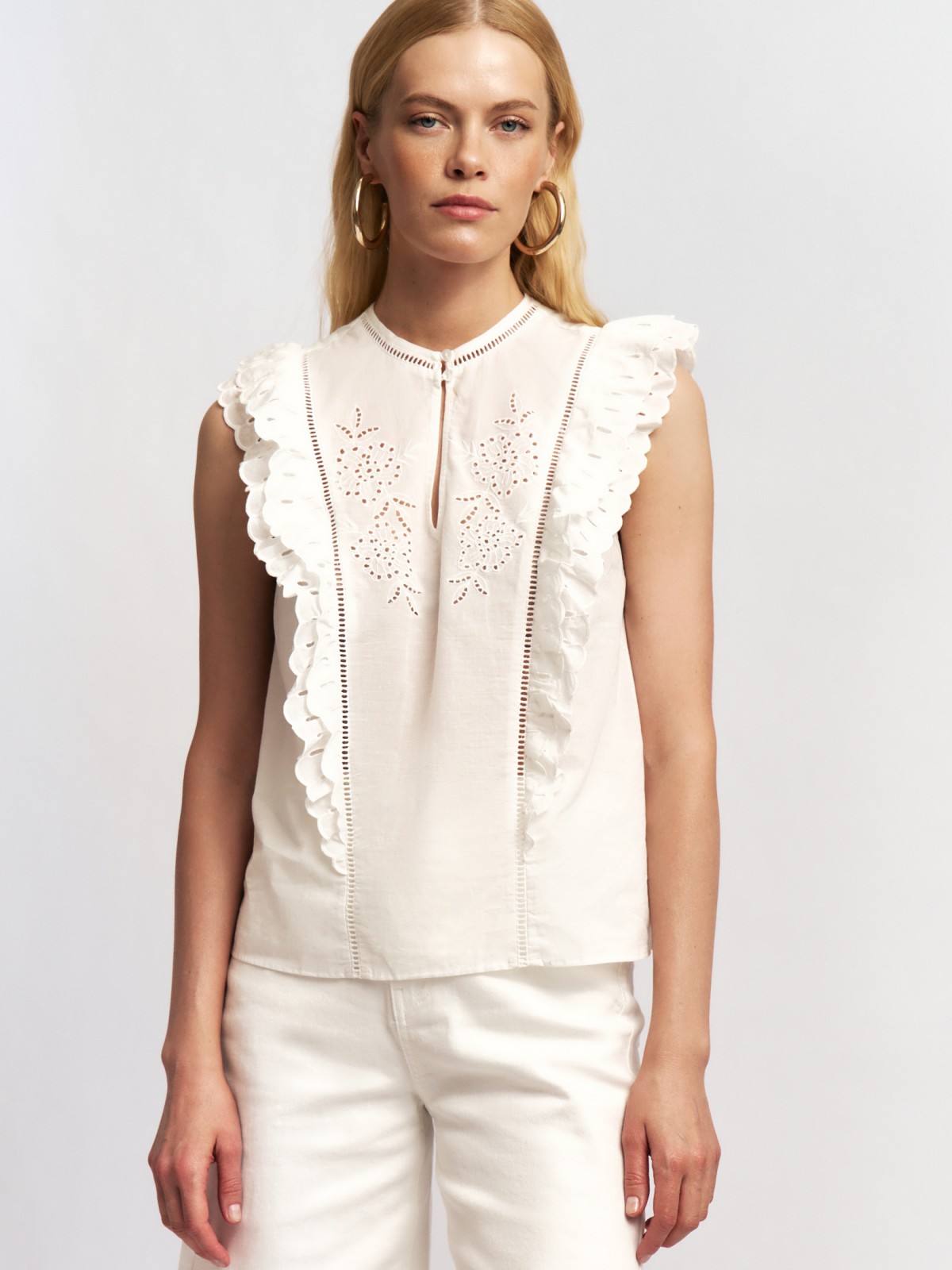 Топ-блузка без рукавов с вышивкой ришелье