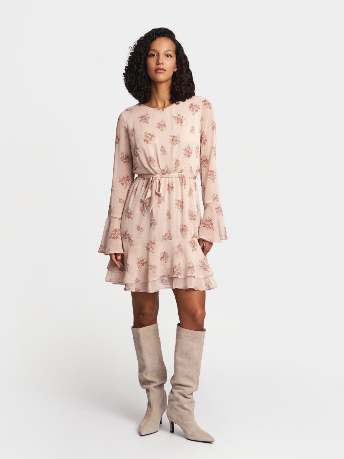 Шифоновое платье мини с ярусным подолом