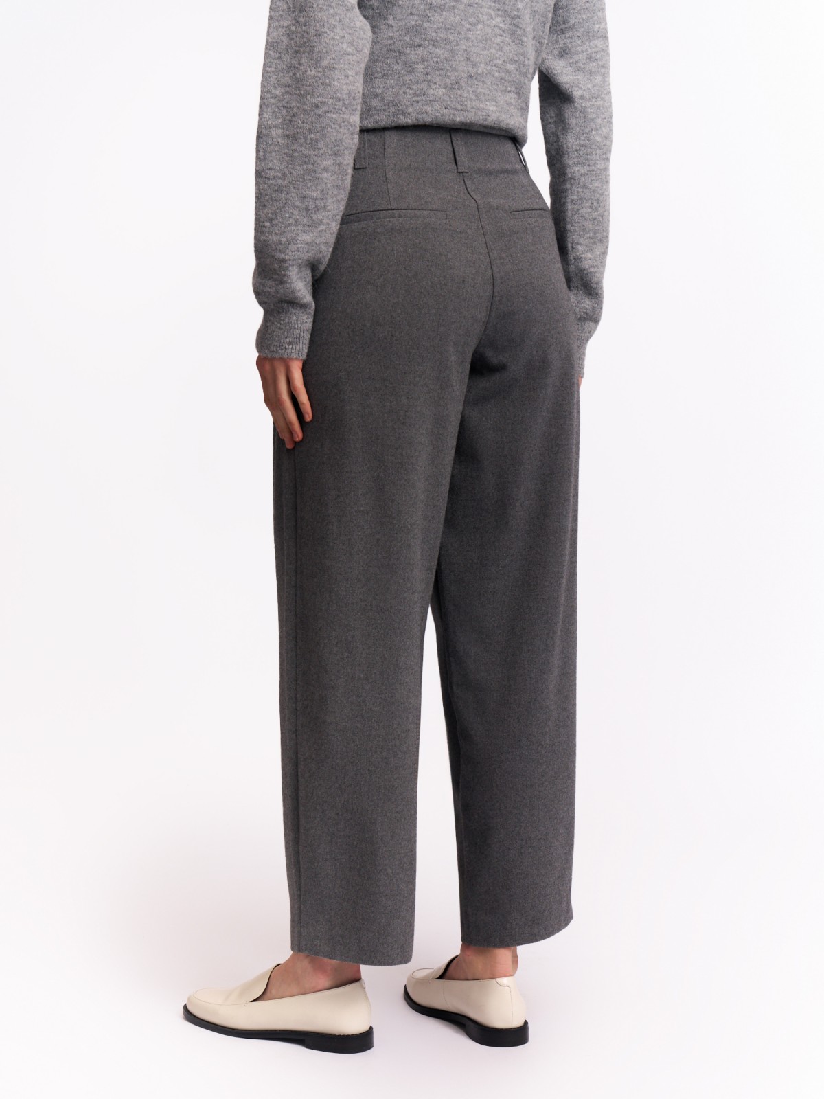 Офисные брюки фасона Balloon с защипами