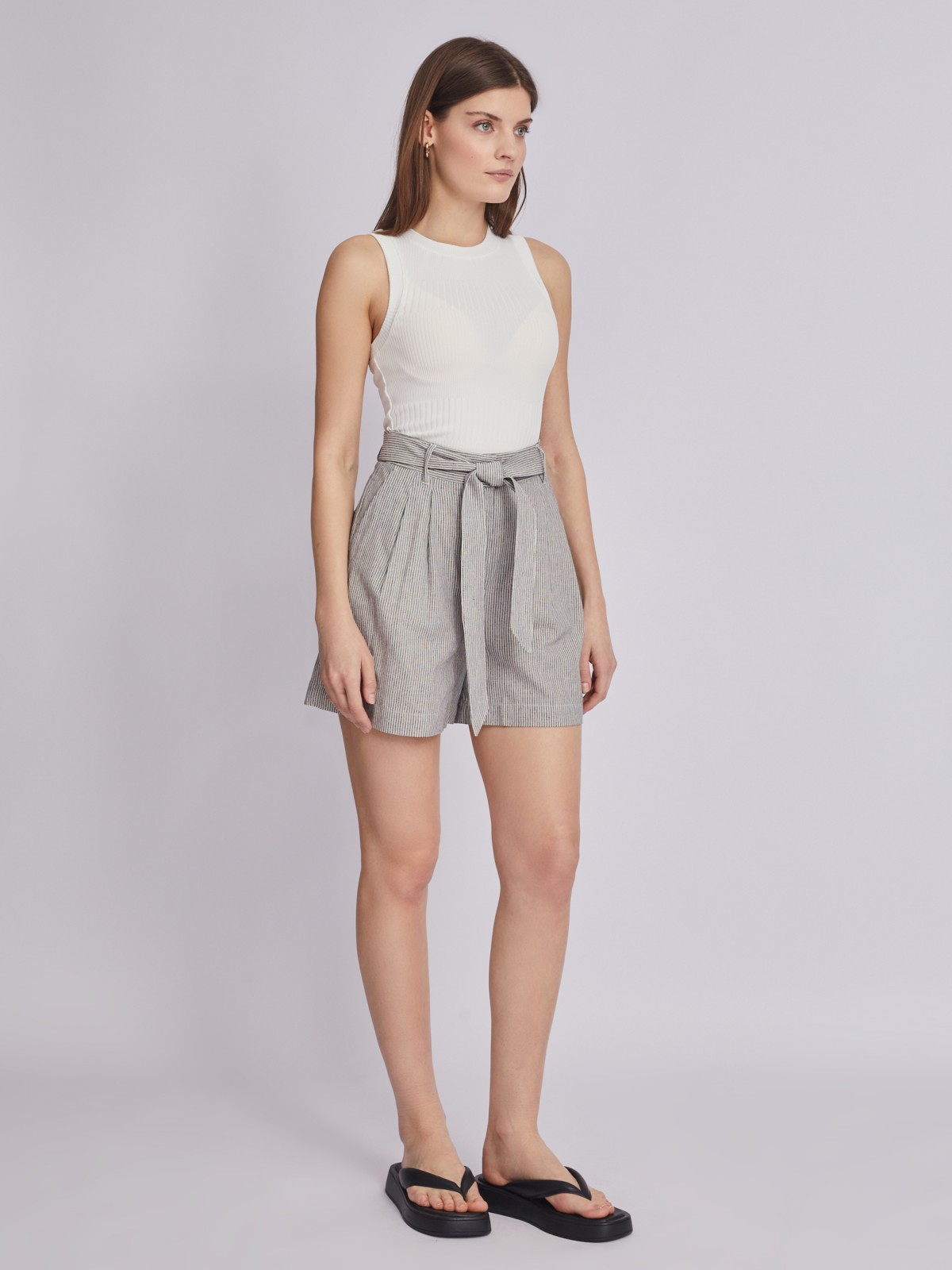 Шорты с узором в полоску и с поясом