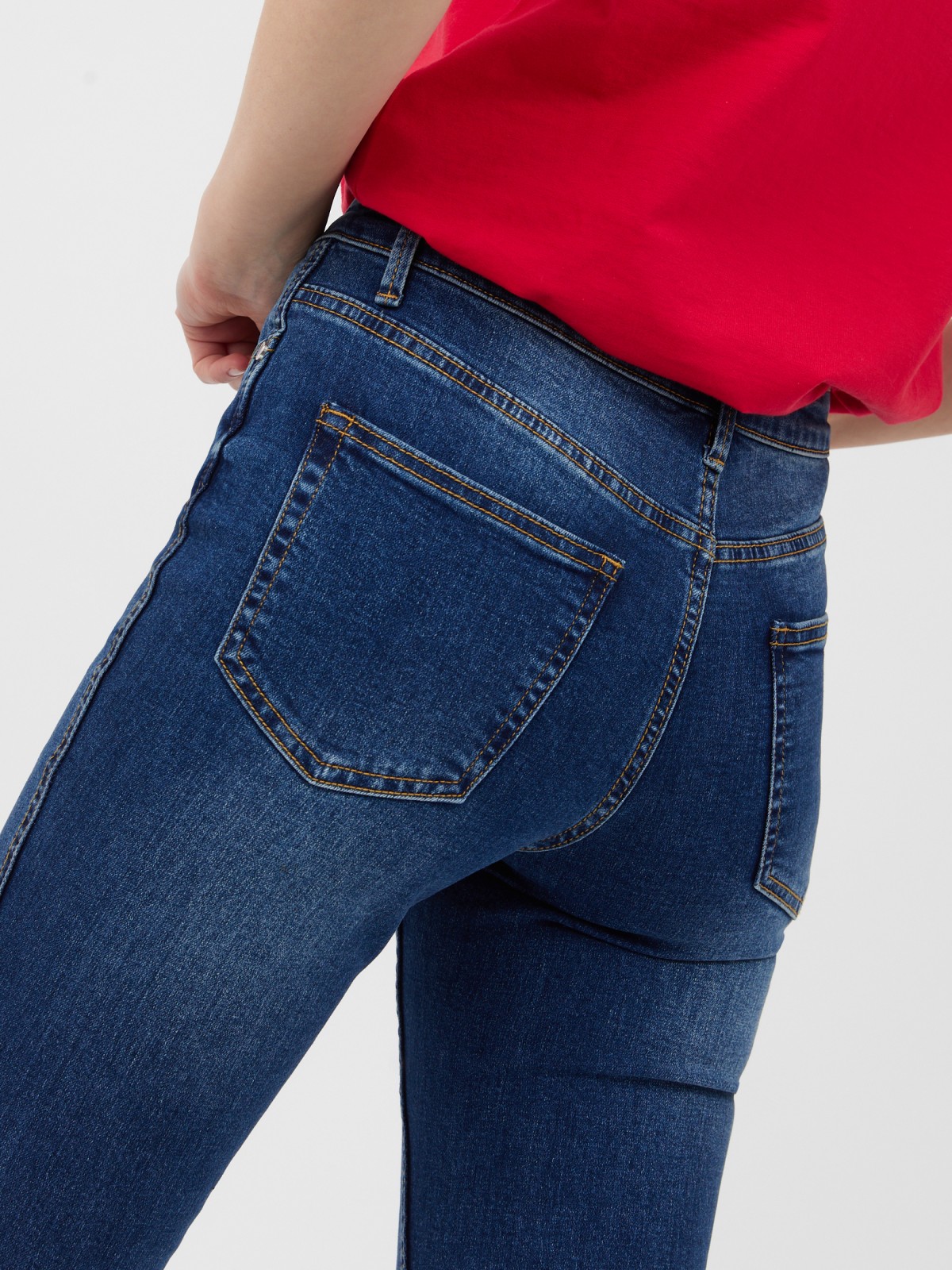 Джинсы силуэта Skinny