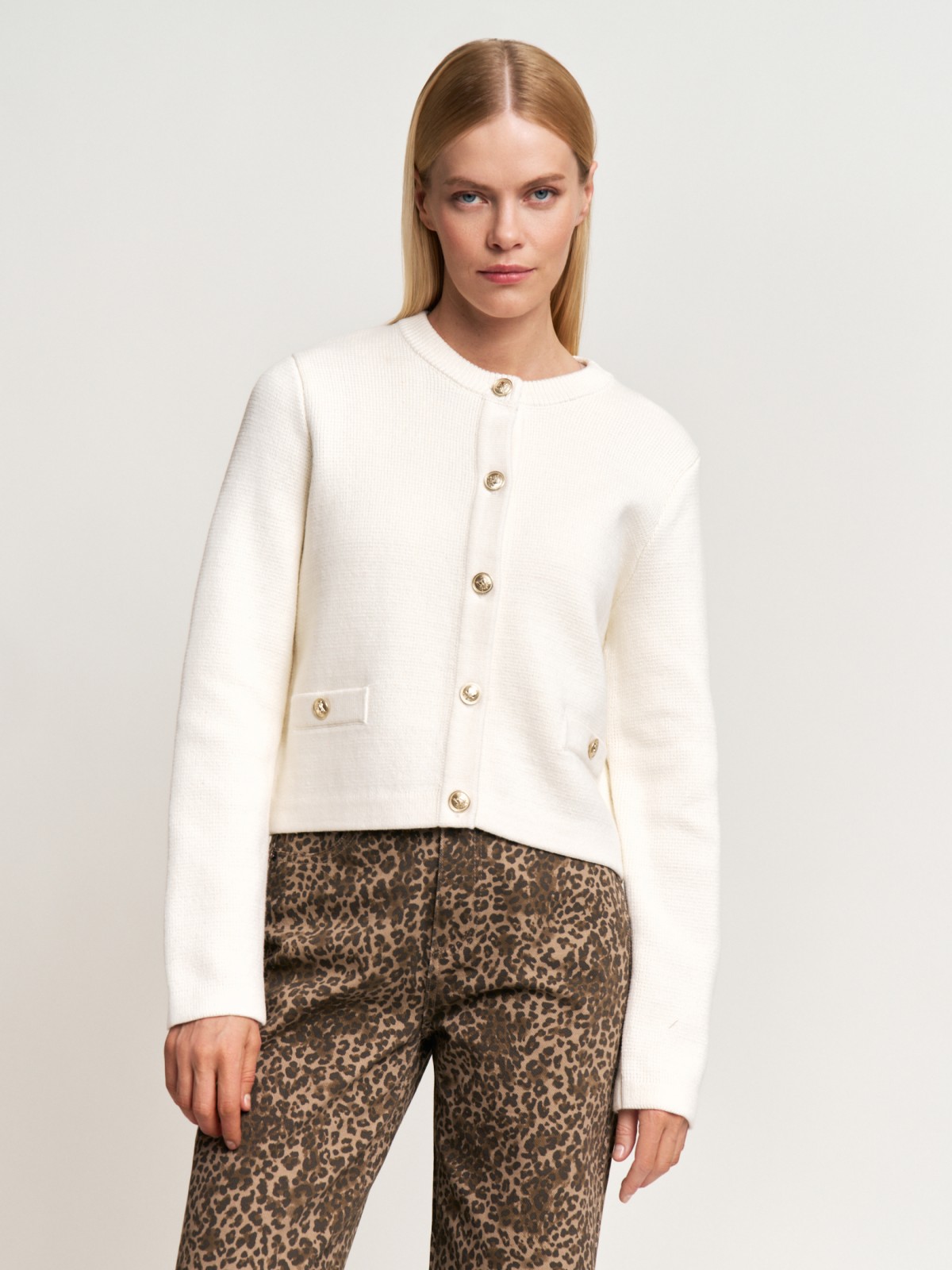 Короткий кардиган-жакет на пуговицах