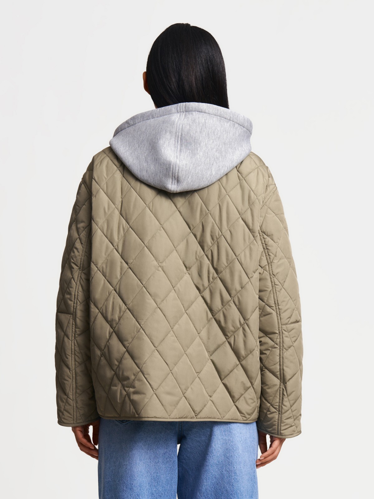 Утеплённая стёганая куртка на синтепоне с капюшоном