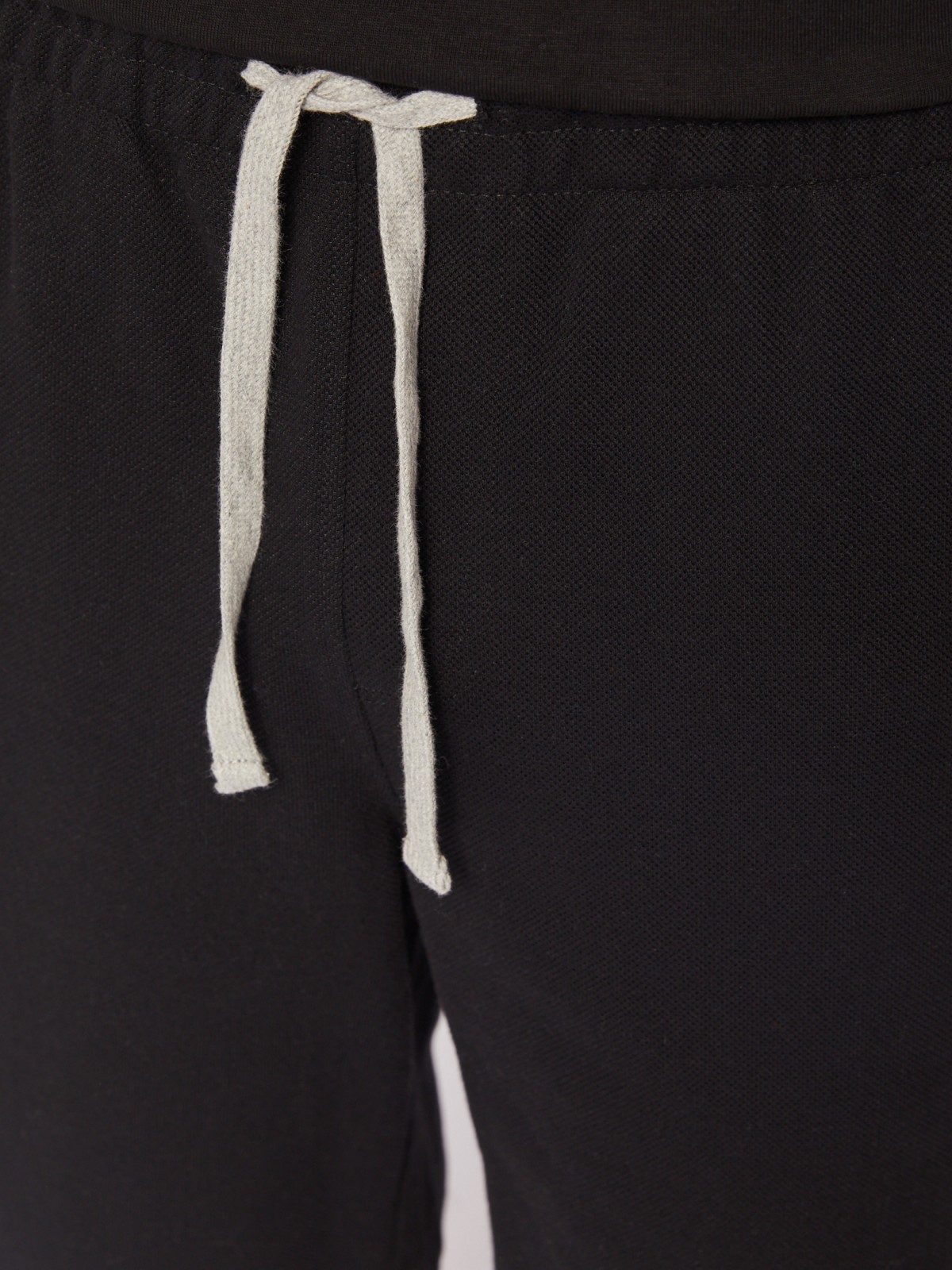 Трикотажные шорты на резинке