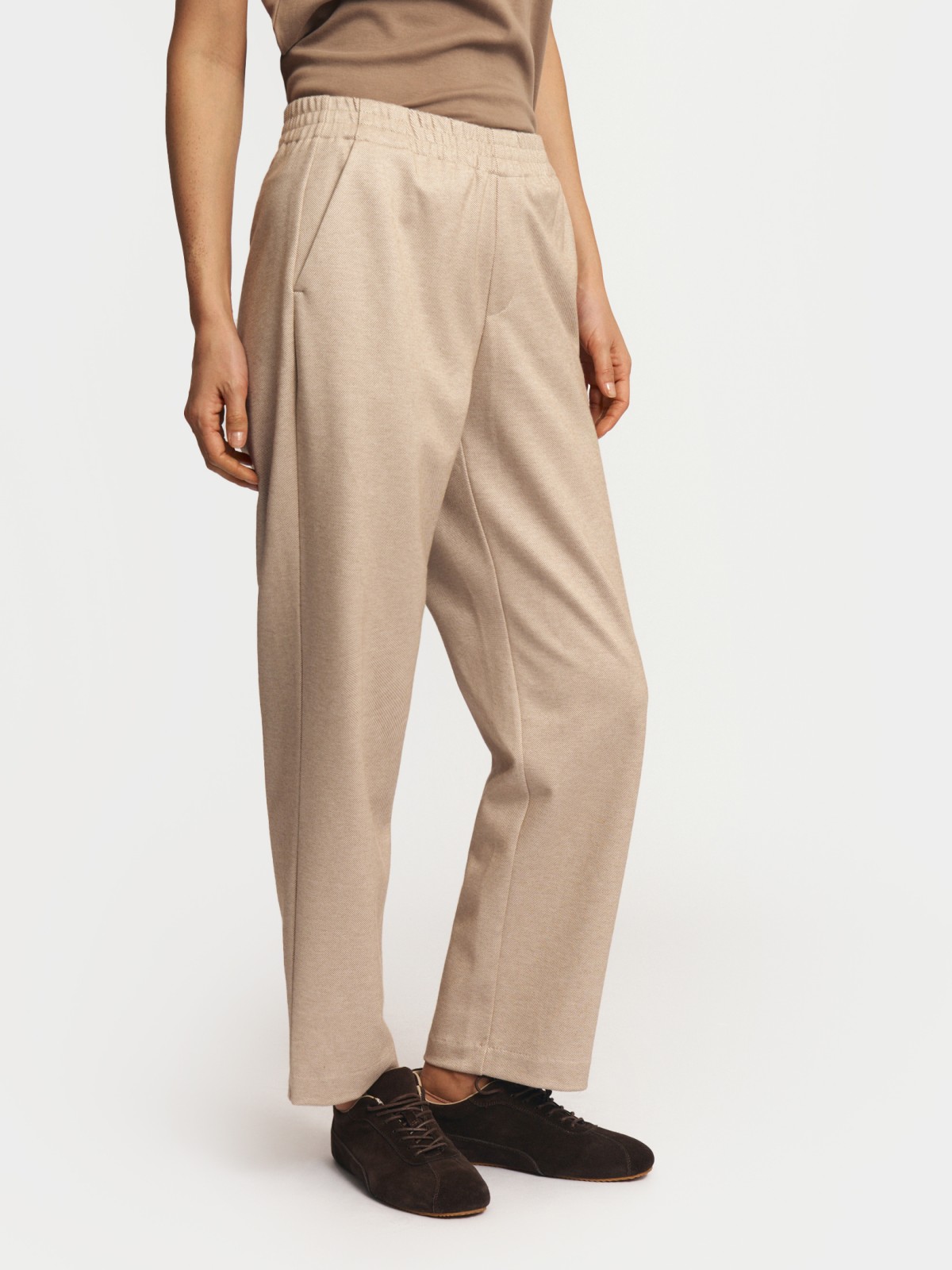 Трикотажные брюки на резинке