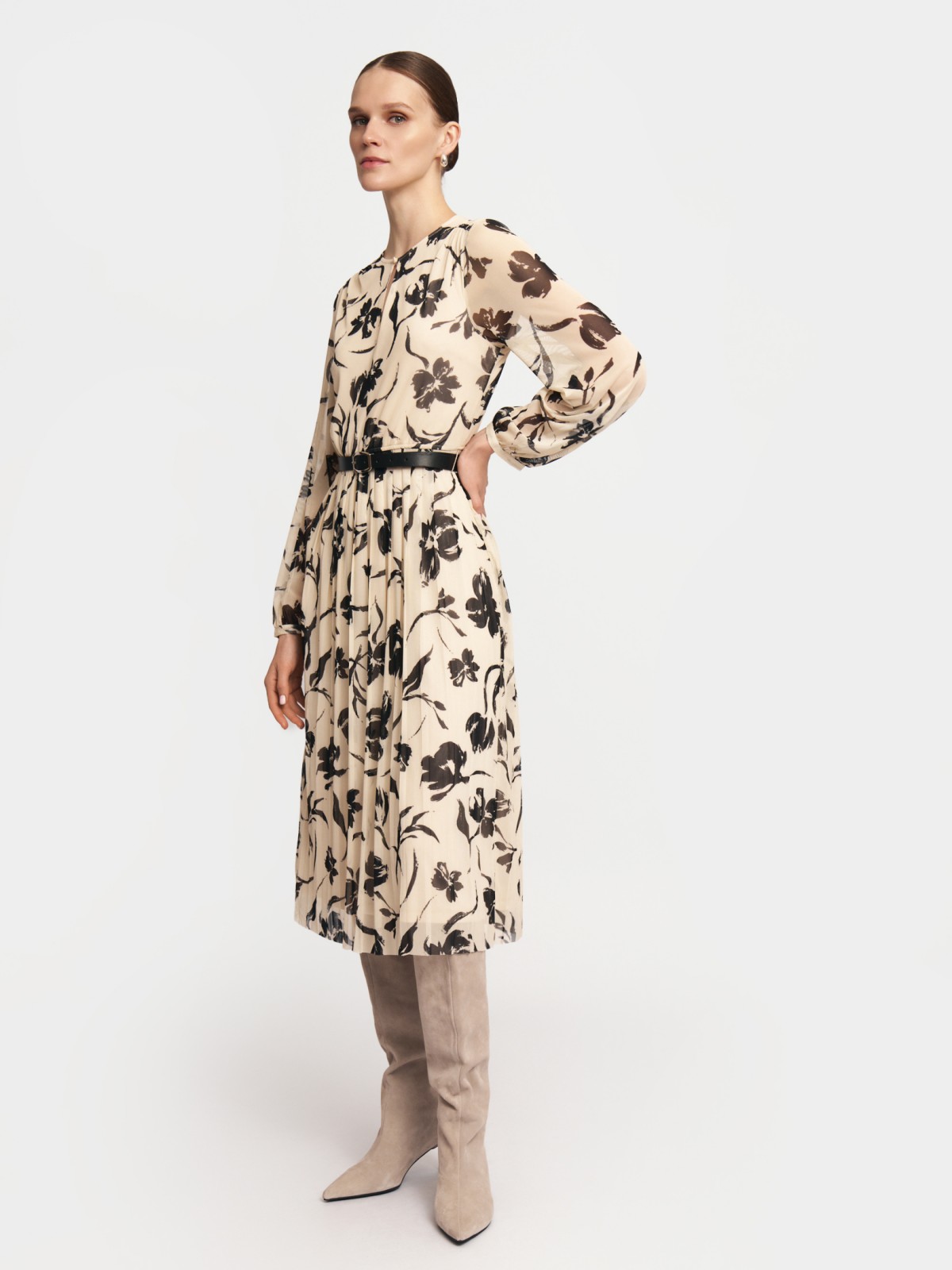 Платье миди с плиссировкой и ремнём