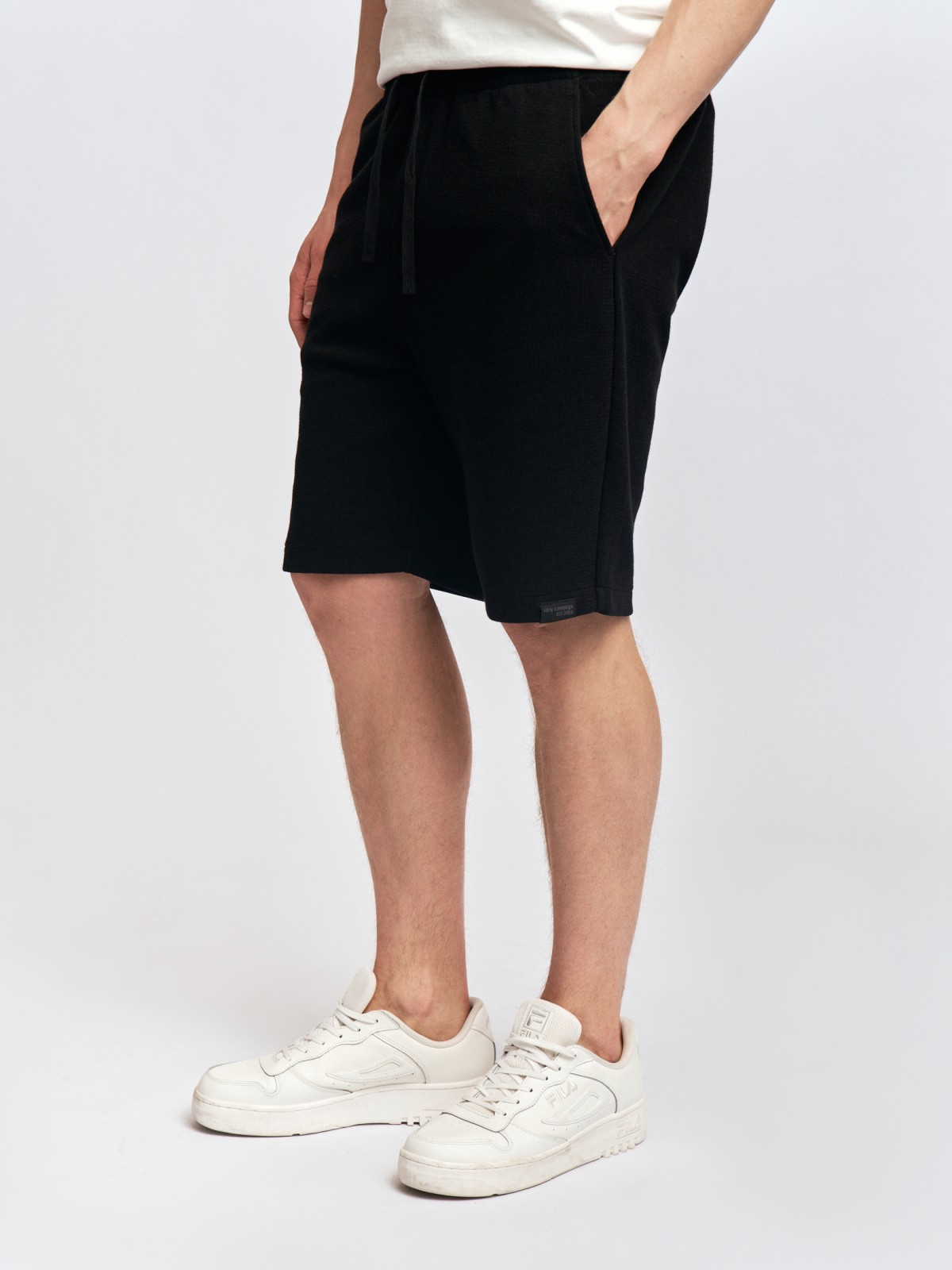 Трикотажные шорты на резинке