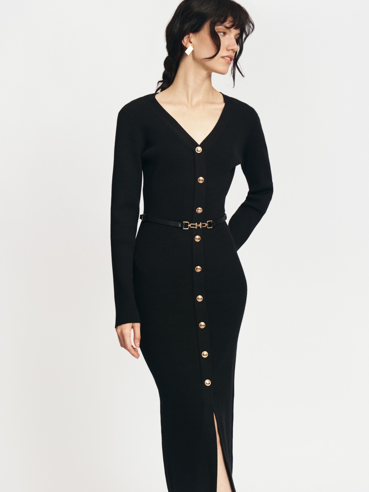 Трикотажное платье миди на пуговицах с ремнём