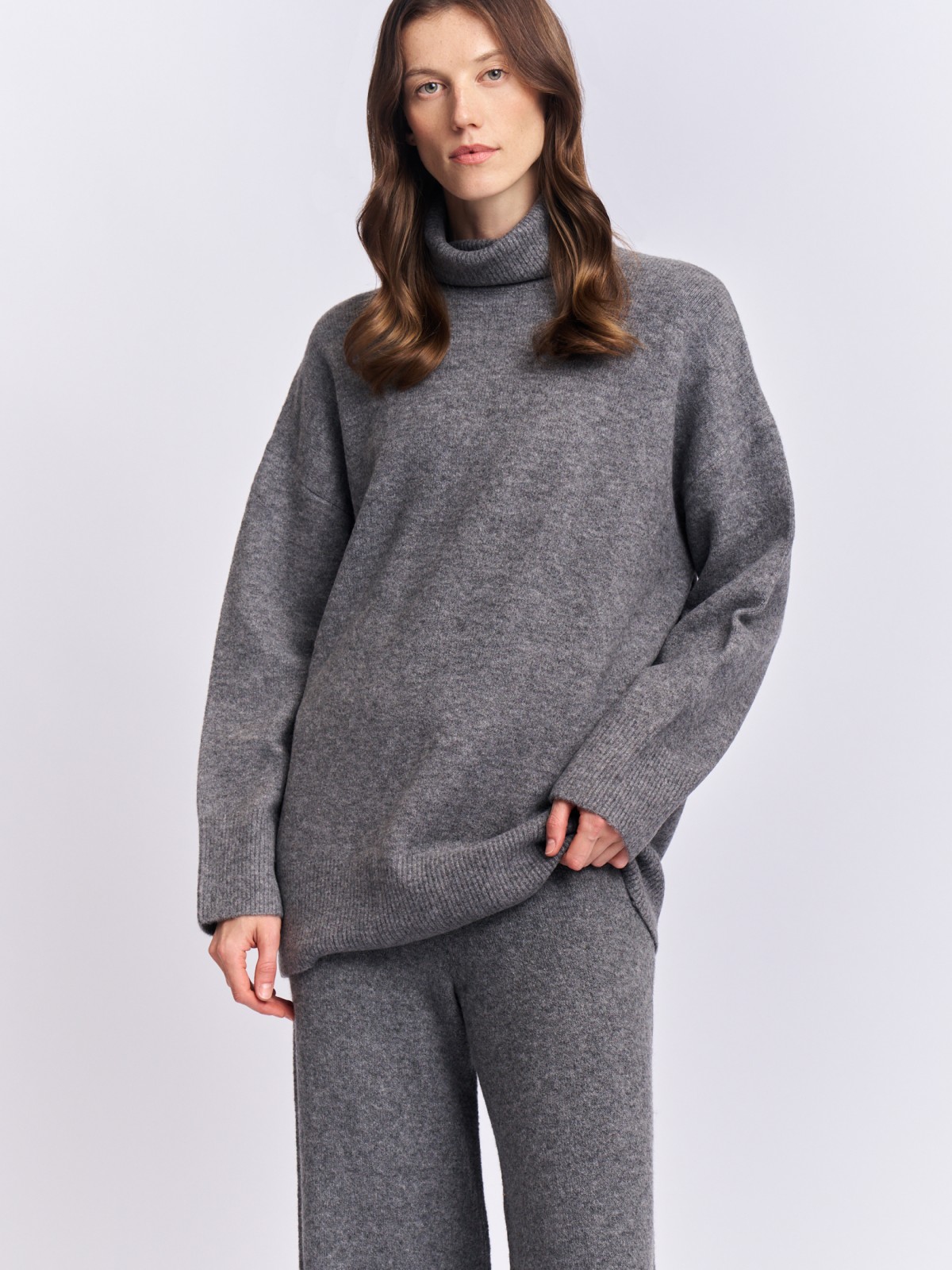 Длинный вязаный свитер с шерстью