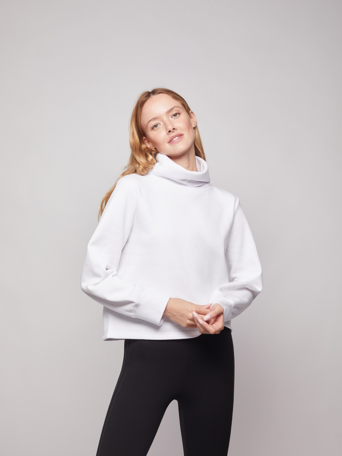 Свитшот с воротником-гольф