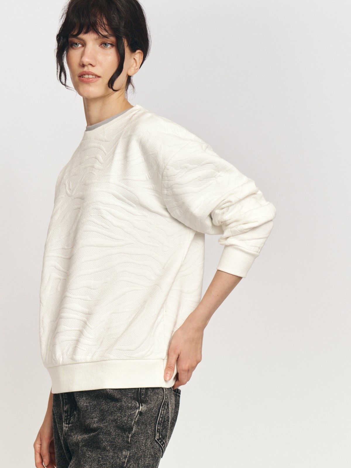 Трикотажный свитшот с фактурным узором