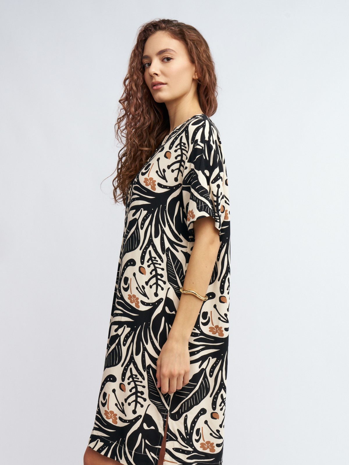 Платье-туника из вискозы с коротким рукавом