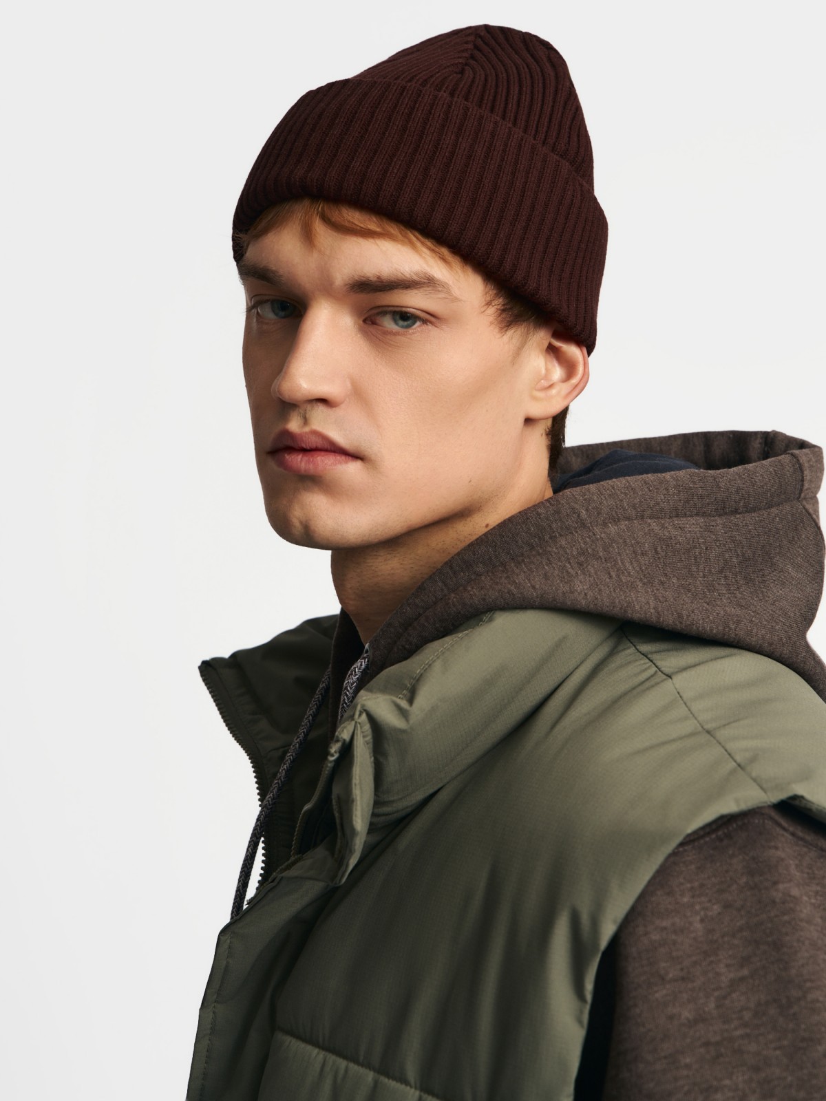 Вязаная шапка-бини