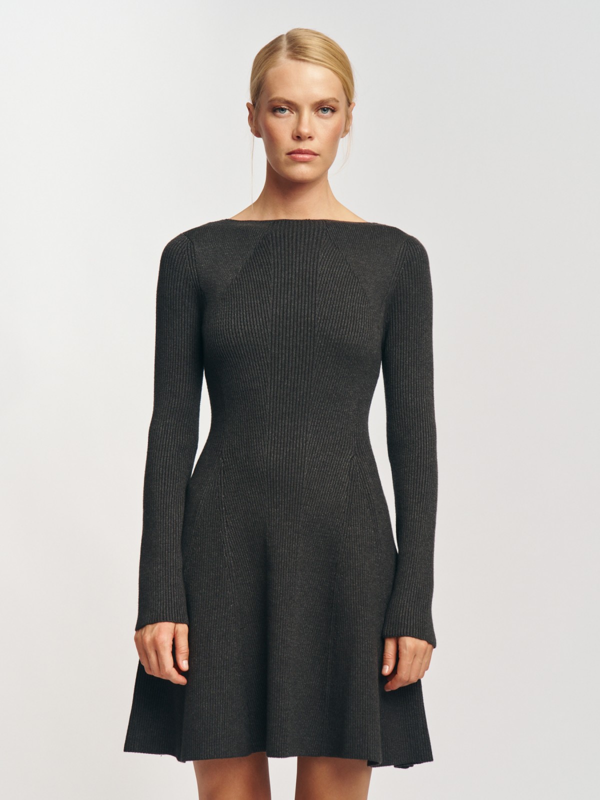 Трикотажное платье мини с длинным рукавом 