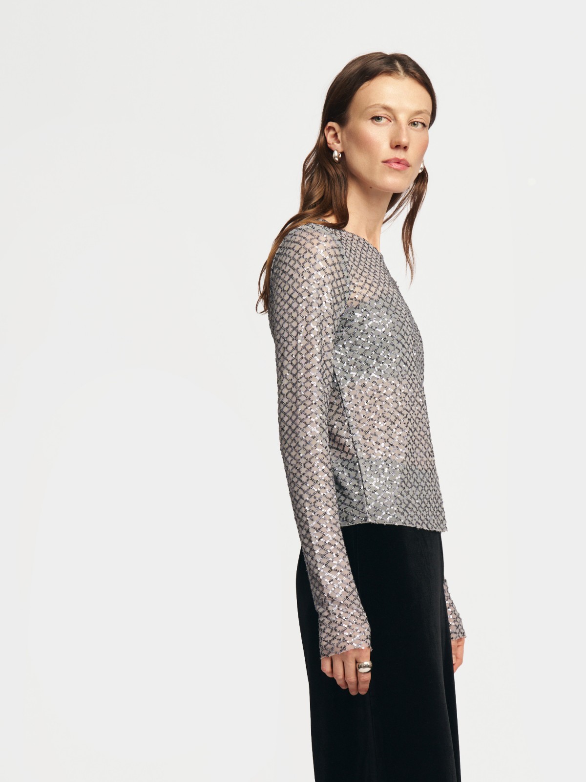 Блузка-лонгслив с пайетками