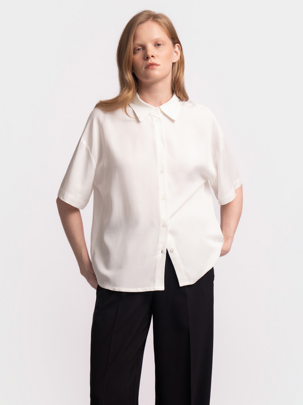 Рубашка из вискозы с коротким рукавом