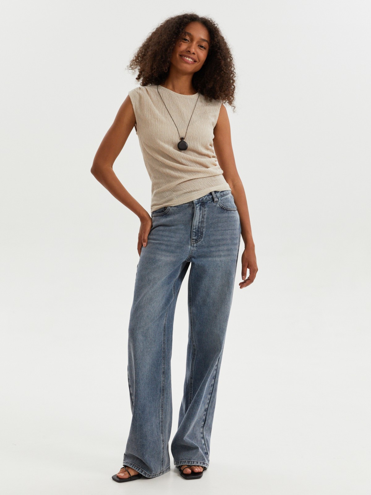 Топ-блузка без рукавов с драпировкой 799₽