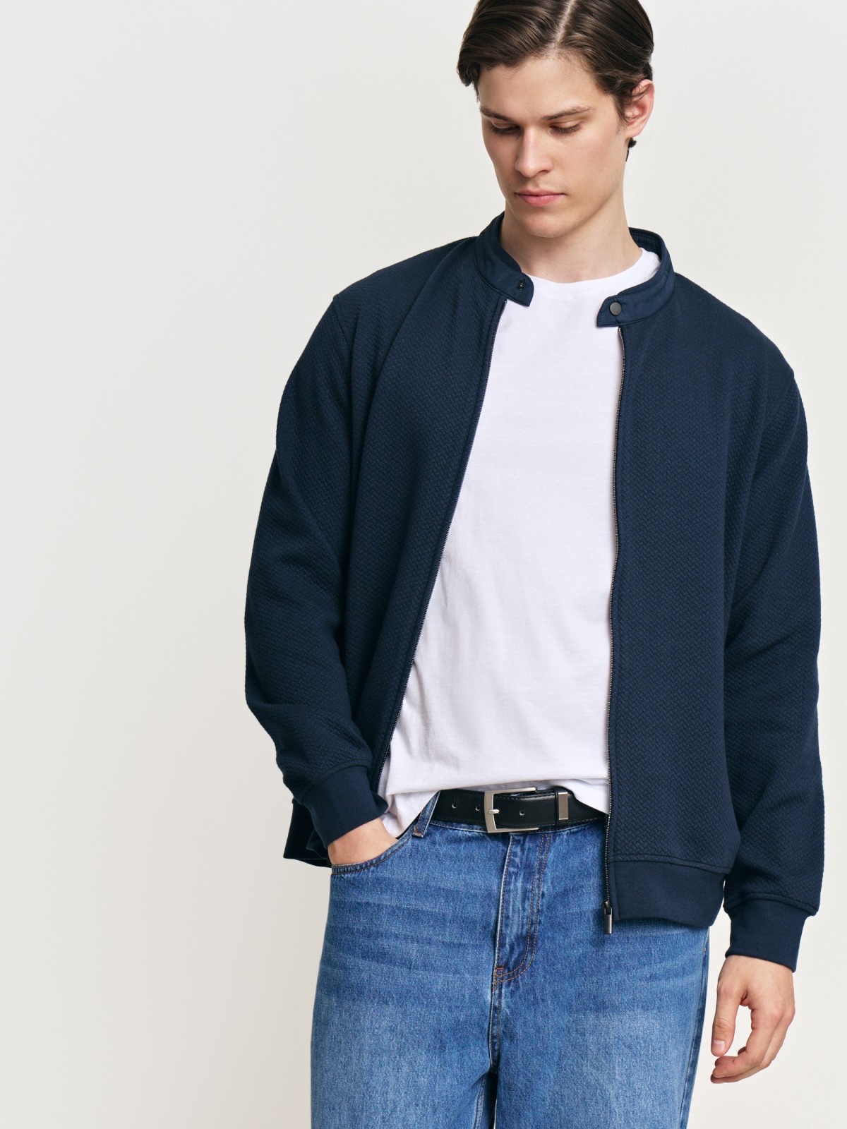 Трикотажная толстовка-бомбер на молнии