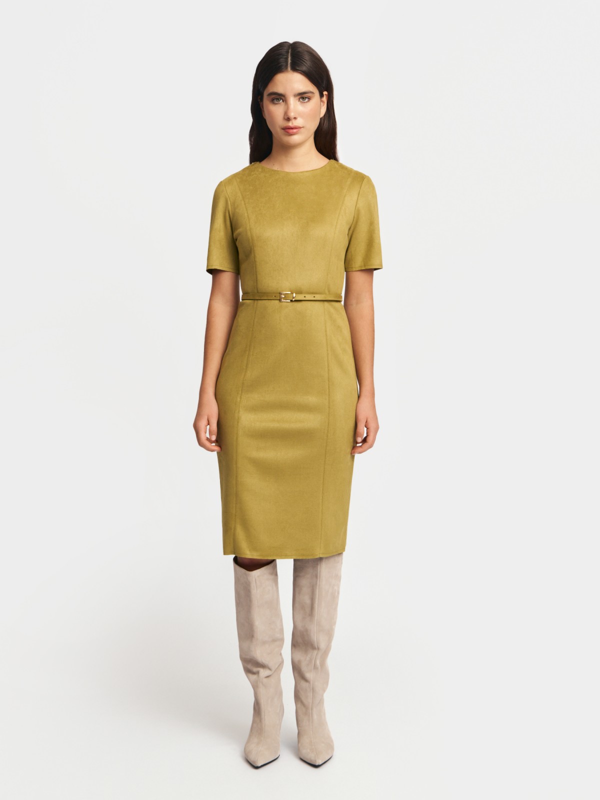 Платье из экозамши с коротким рукавом