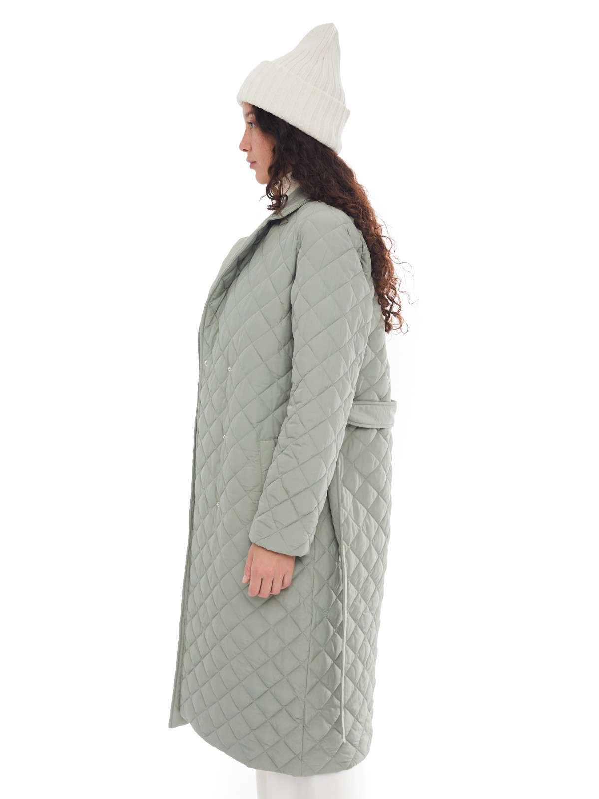 Утеплённое пальто с отложным воротником и поясом