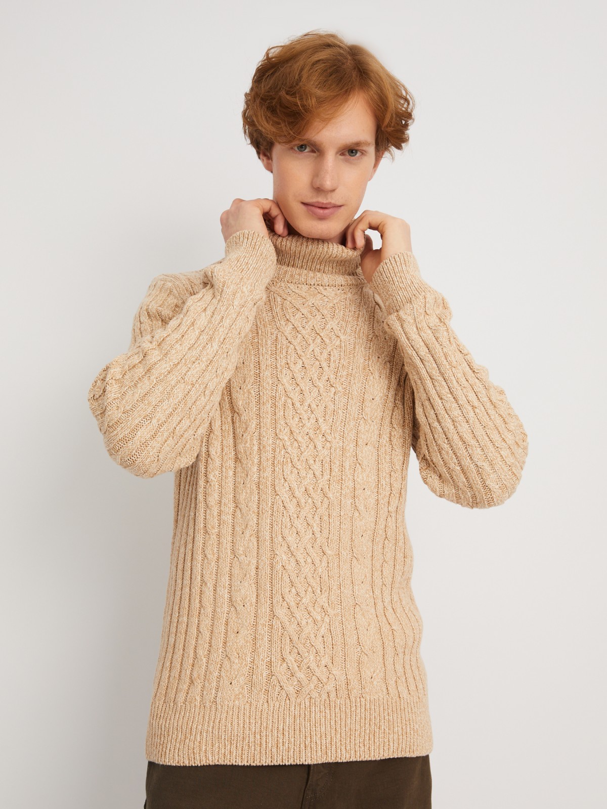 Вязаный свитер с фактурным узором косы zolla 013446165093, цвет коричневый, размер S