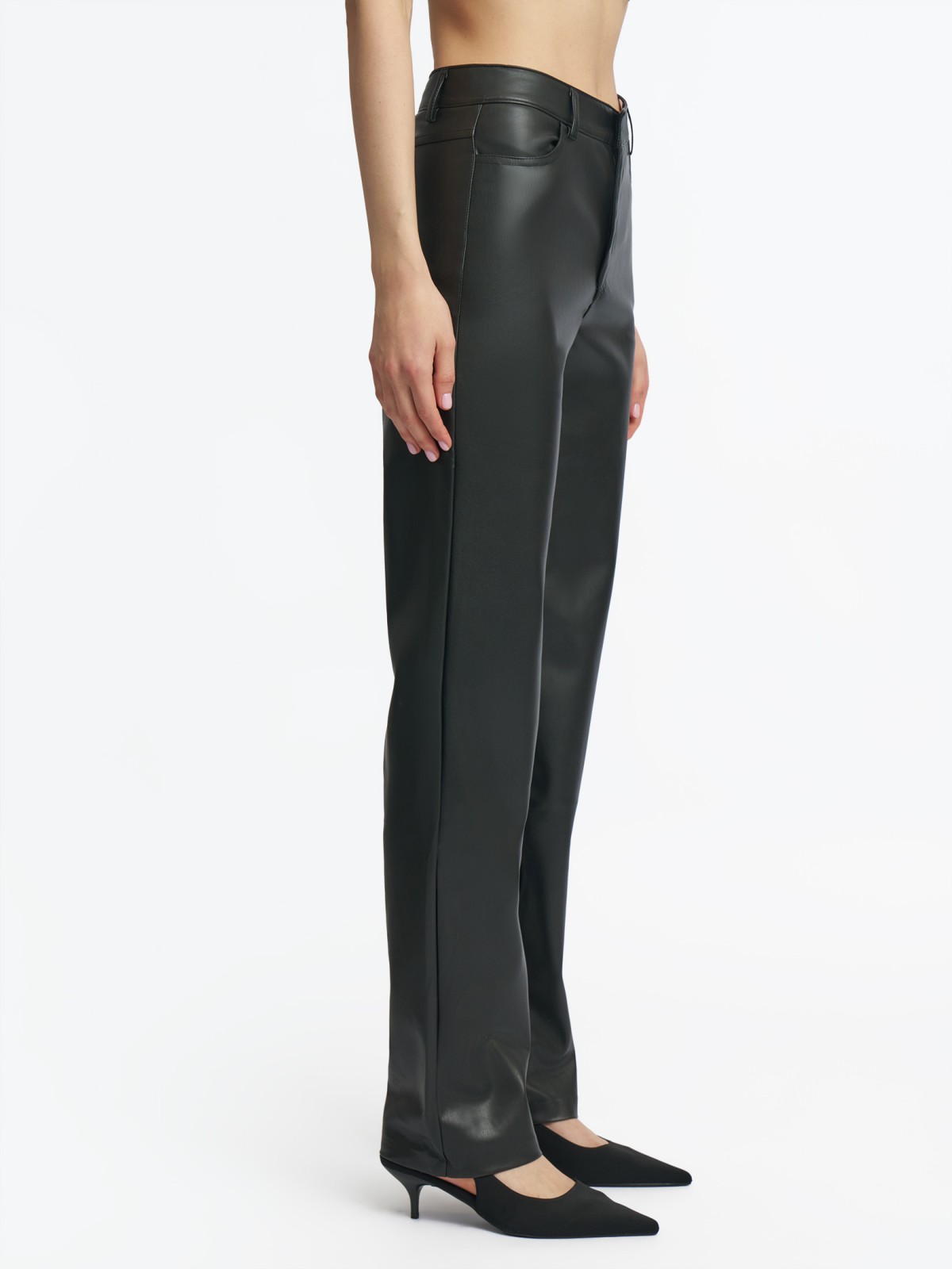 Брюки прямого силуэта из экокожи