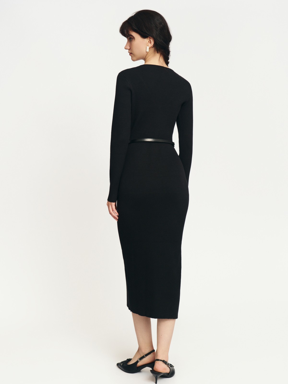 Трикотажное платье миди на пуговицах с ремнём