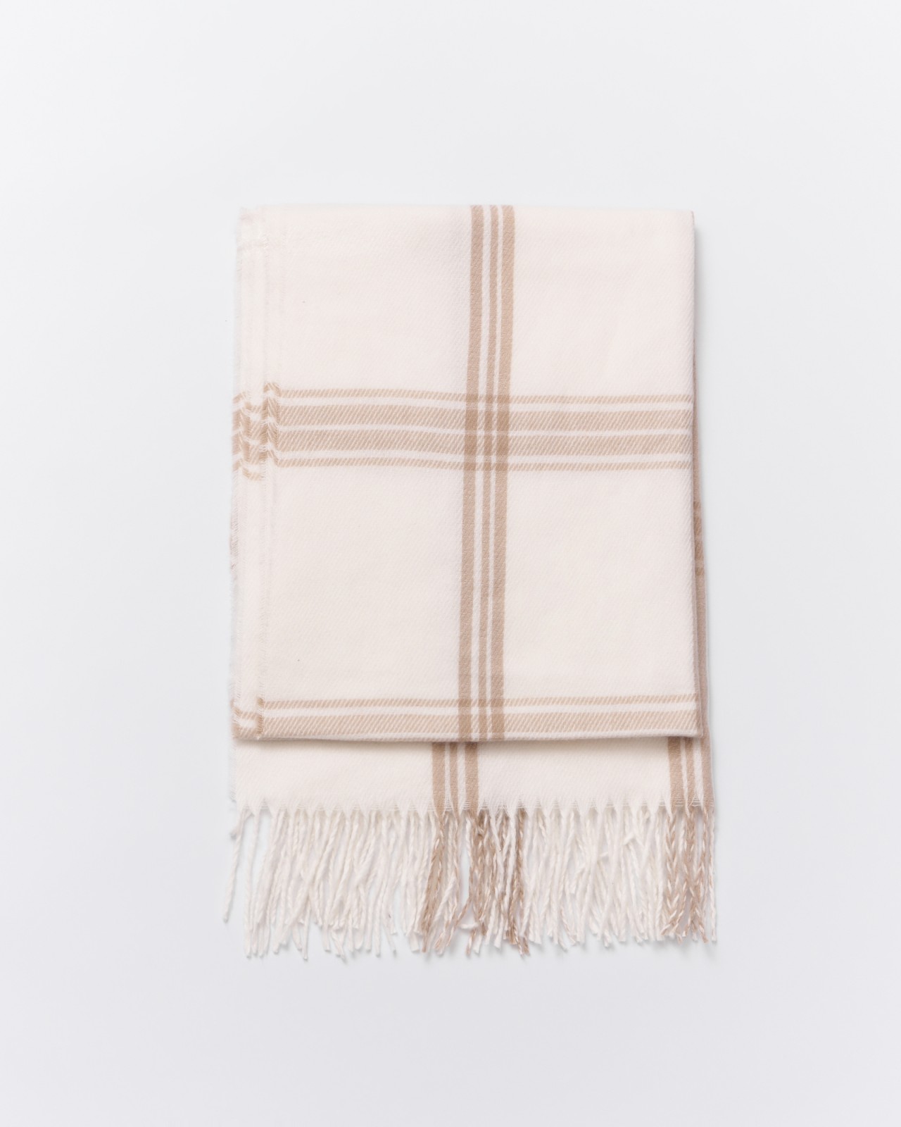 Тканевый шарф в клетку с бахромой