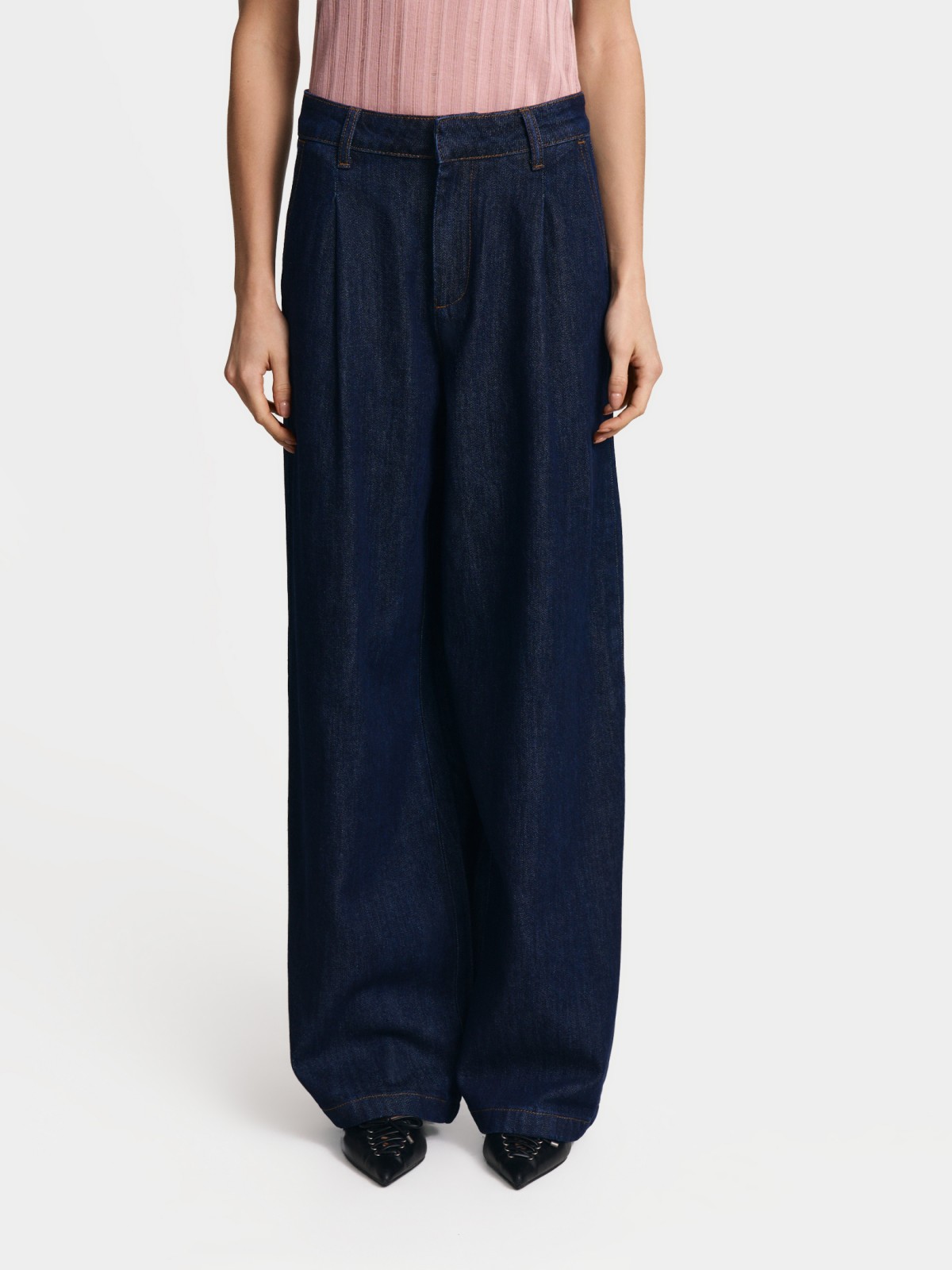 Джинсы силуэта Wide с защипами