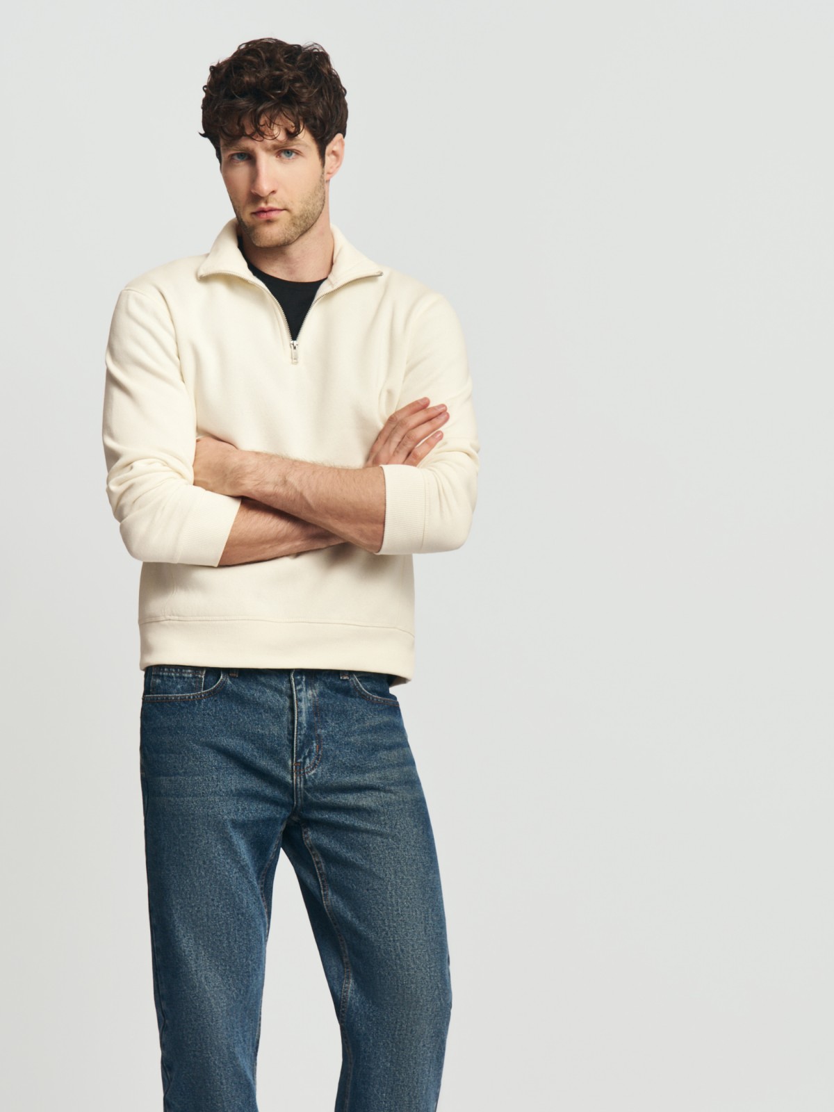 Утеплённый прямой свитшот на молнии с начёсом