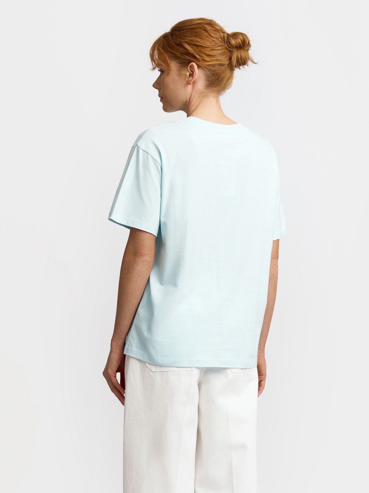 Футболка с коротким рукавом и вышивкой