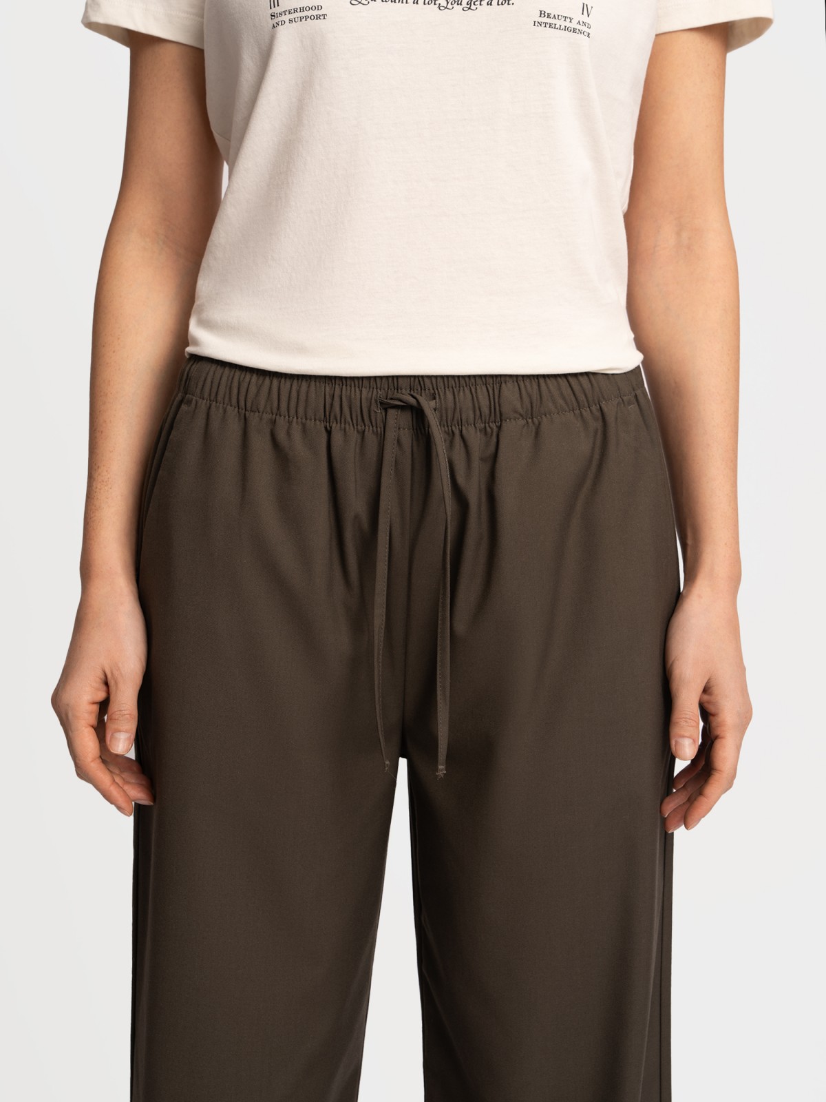 Прямые брюки на резинке с кулиской