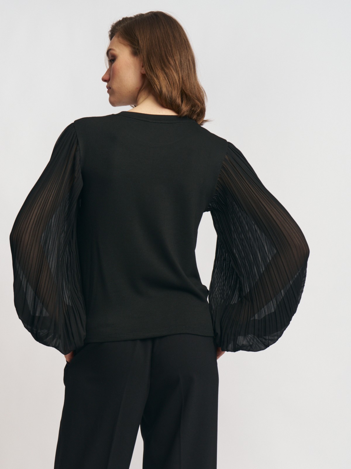 Топ-блузка с акцентными рукавами