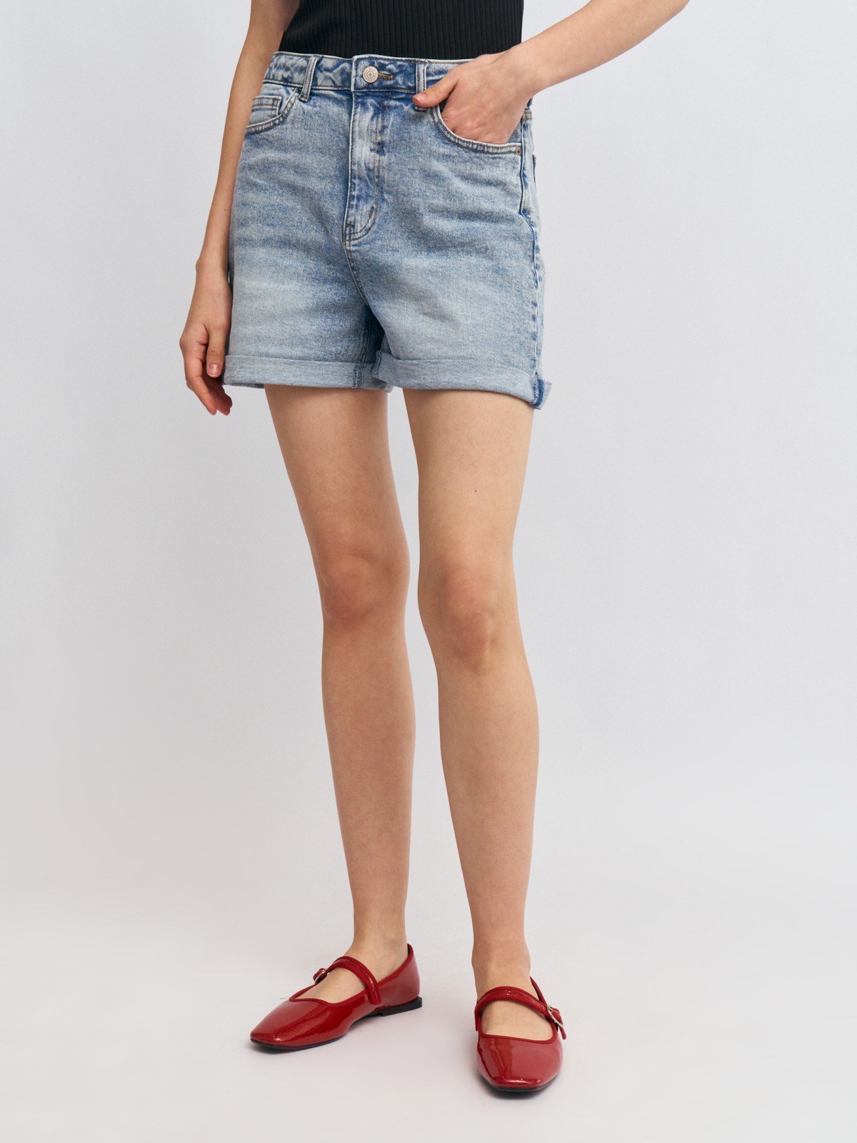 Джинсовые мини шорты Mom с отворотами