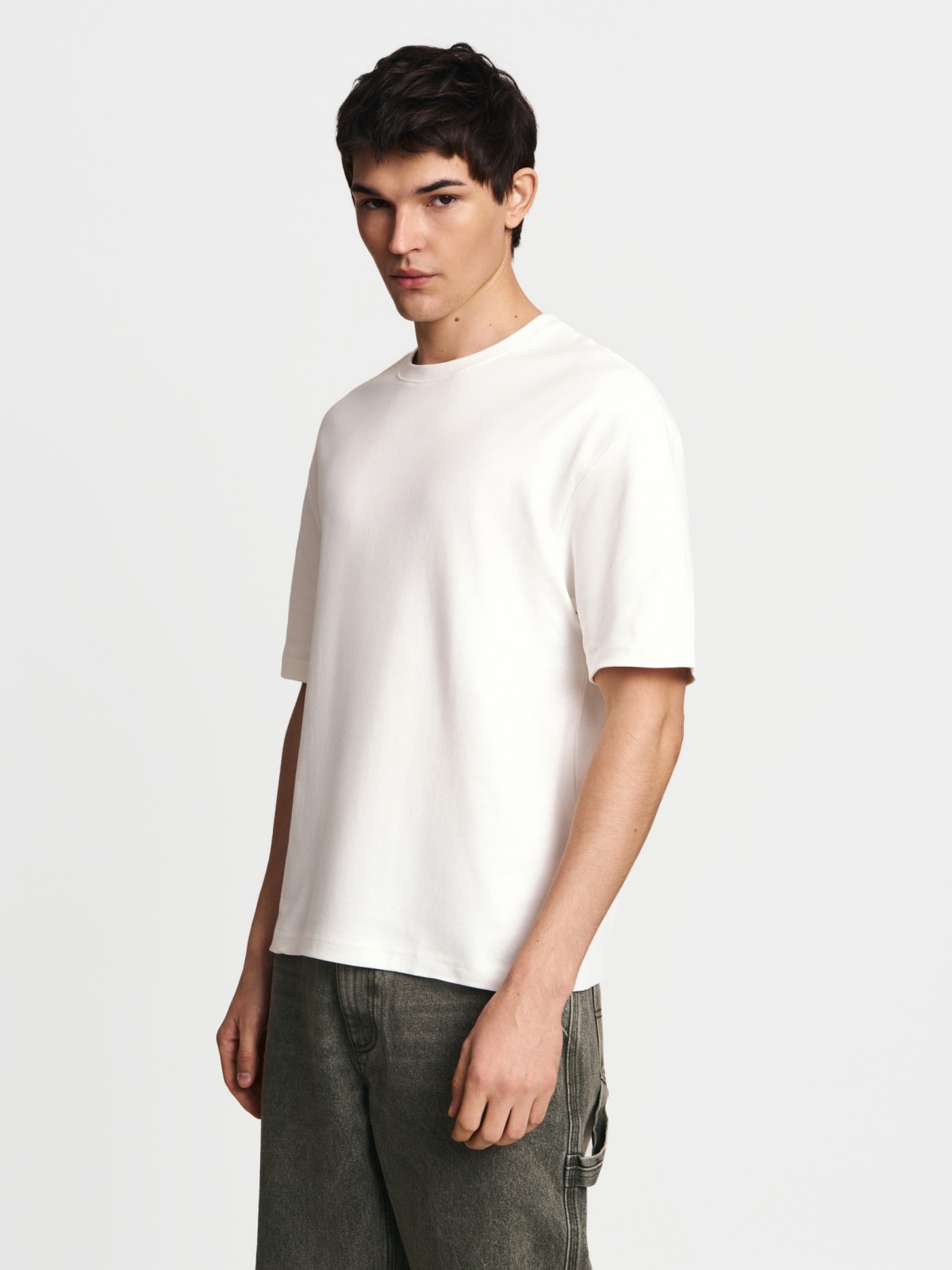 Однотонная базовая футболка из хлопка