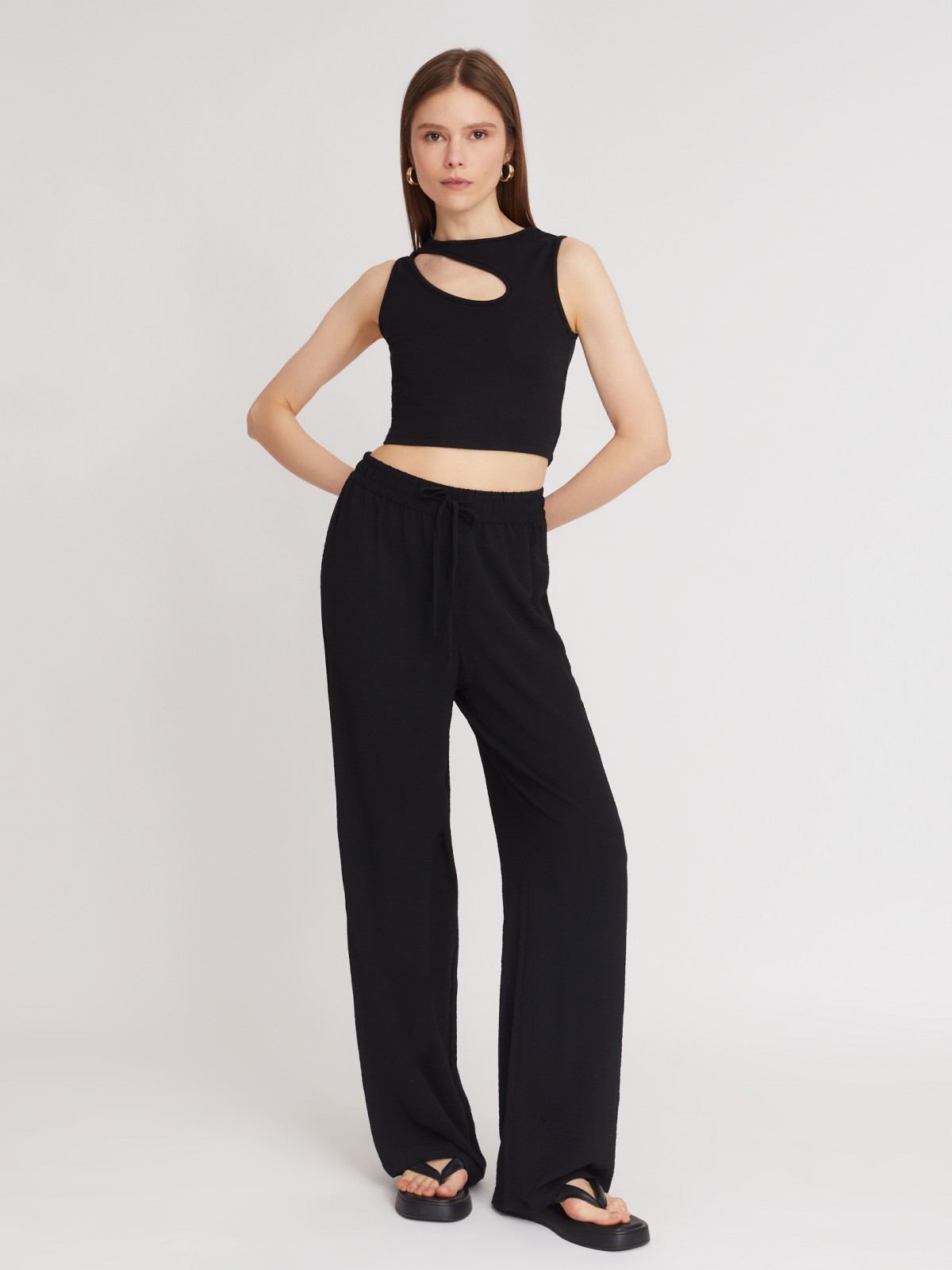 Брюки на резинке прямого силуэта
