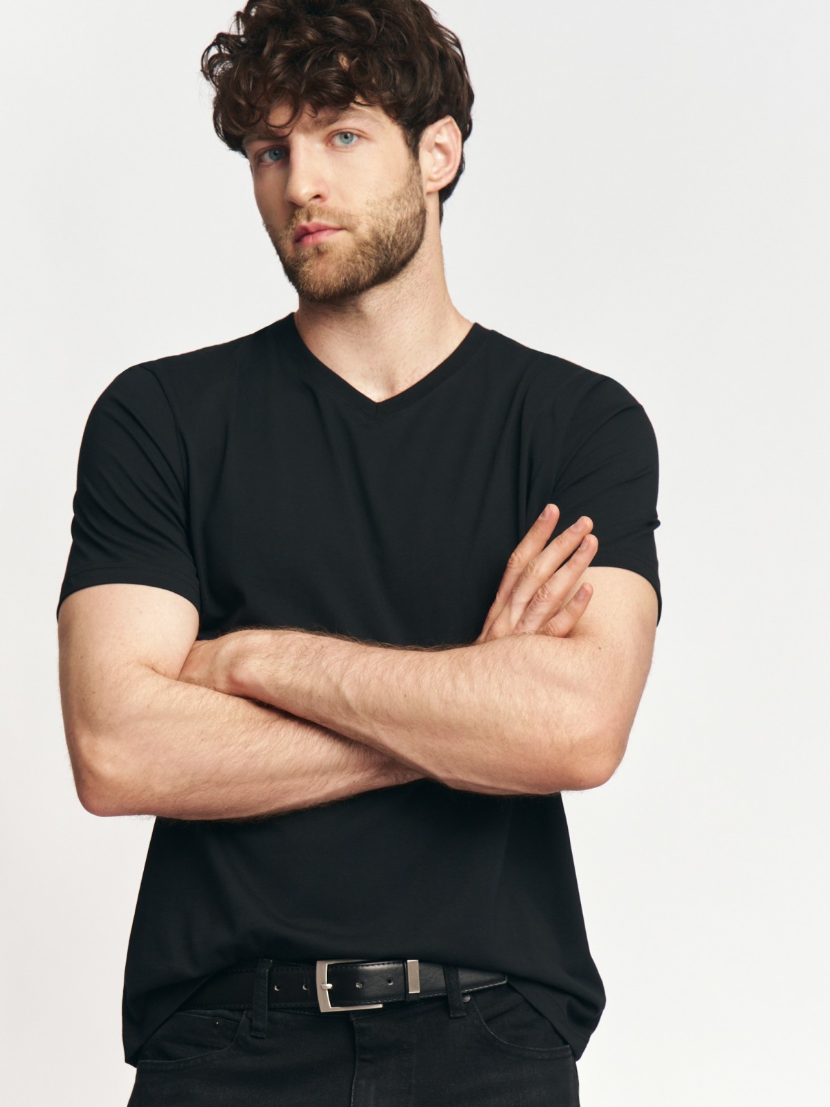 Футболка из хлопка с треугольным вырезом