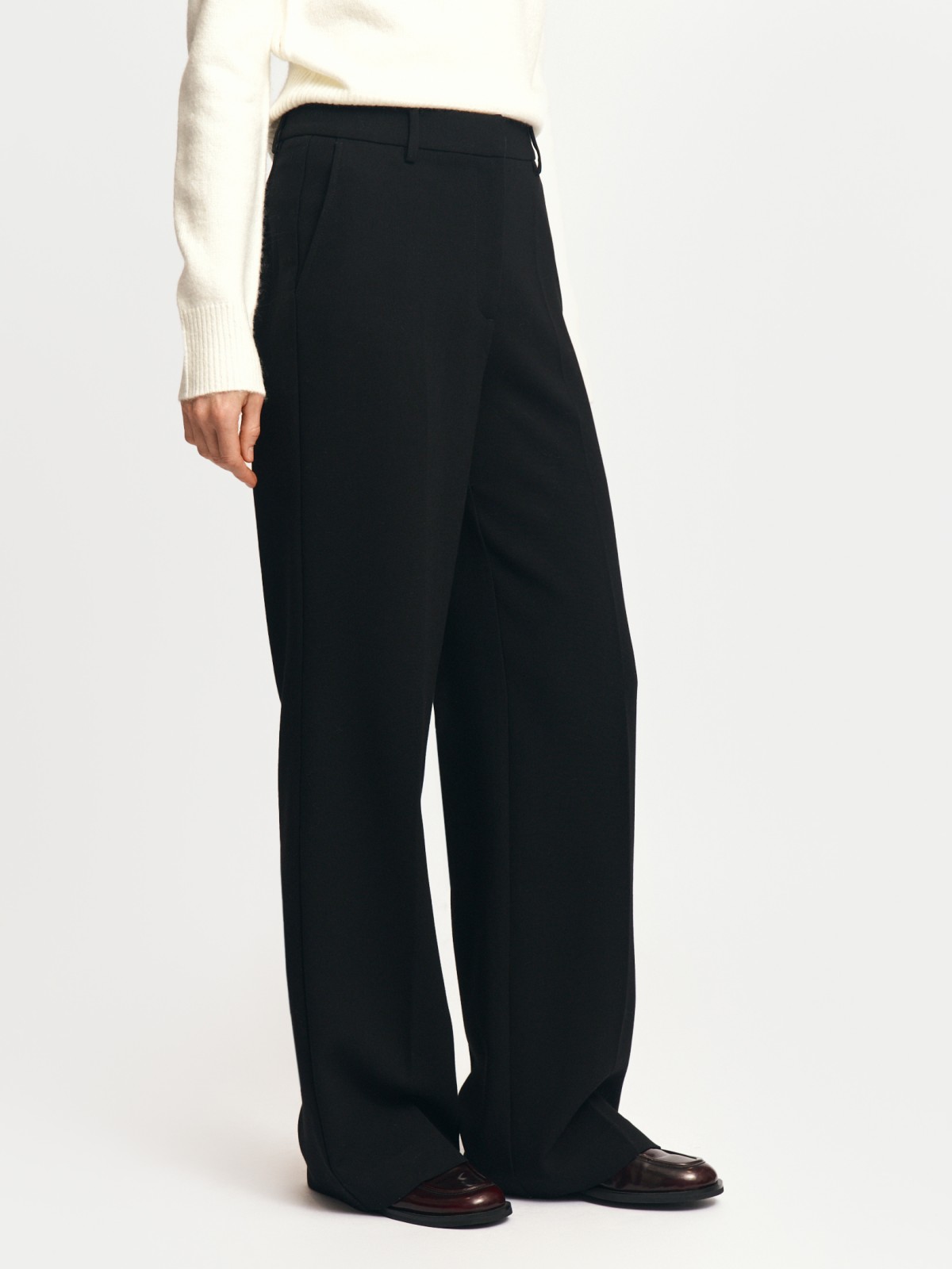 Брюки прямого силуэта со стрелками