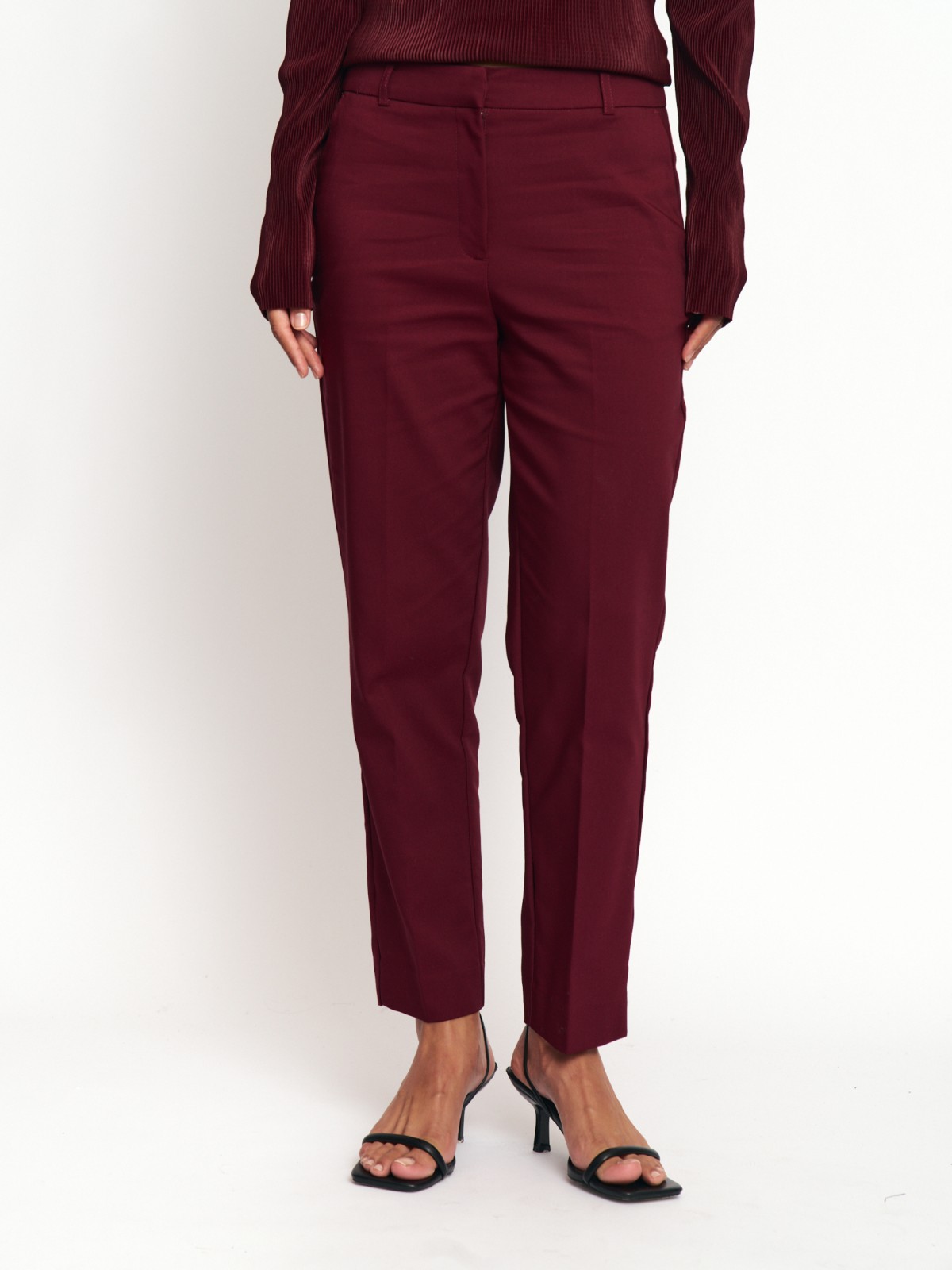 Офисные брюки силуэта Slim