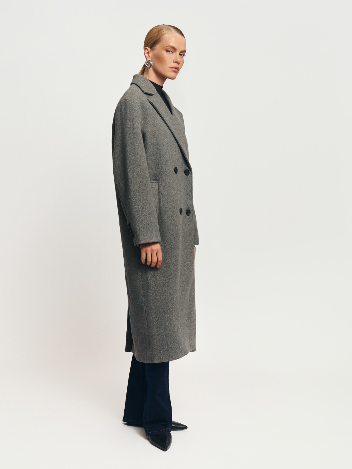 Тёплое двубортное оверсайз пальто