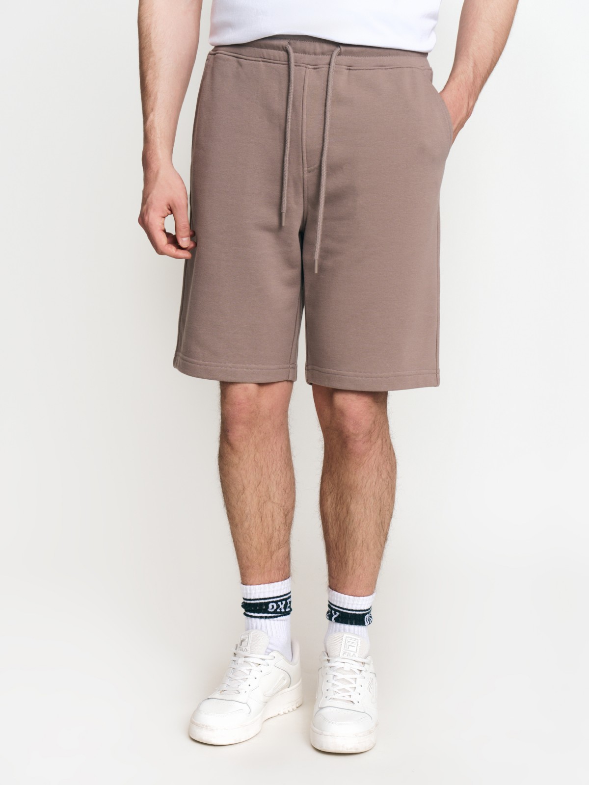 Трикотажные шорты на резинке