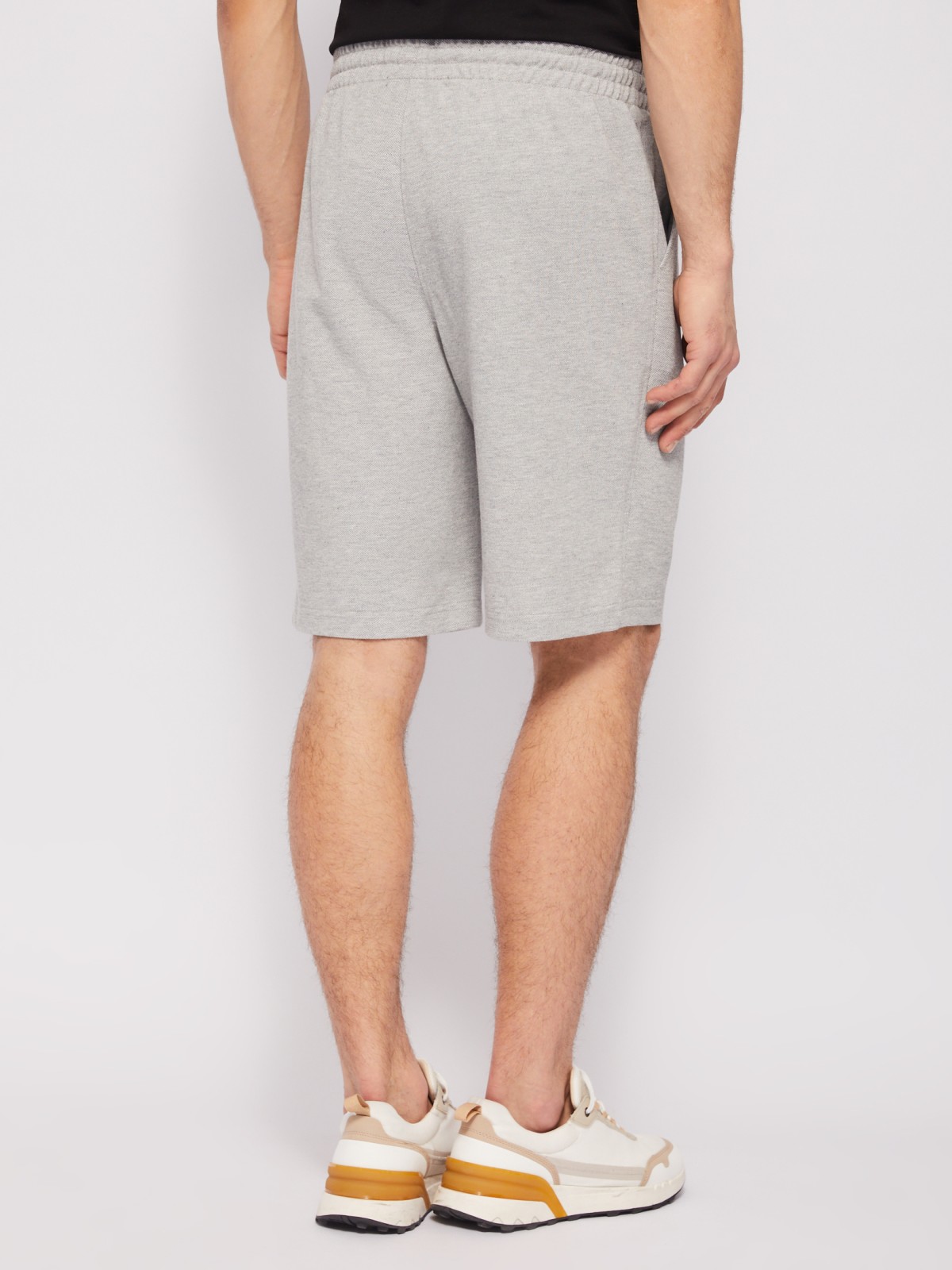 Трикотажные шорты на резинке